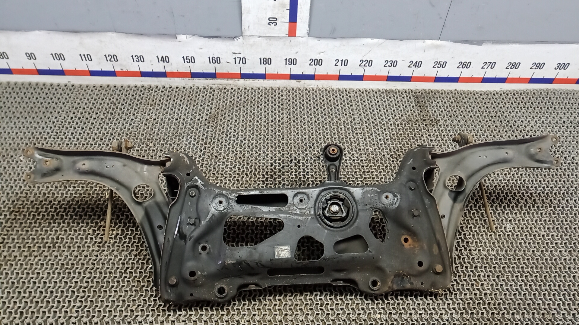 Балка передняя (крепление продольных тяг)