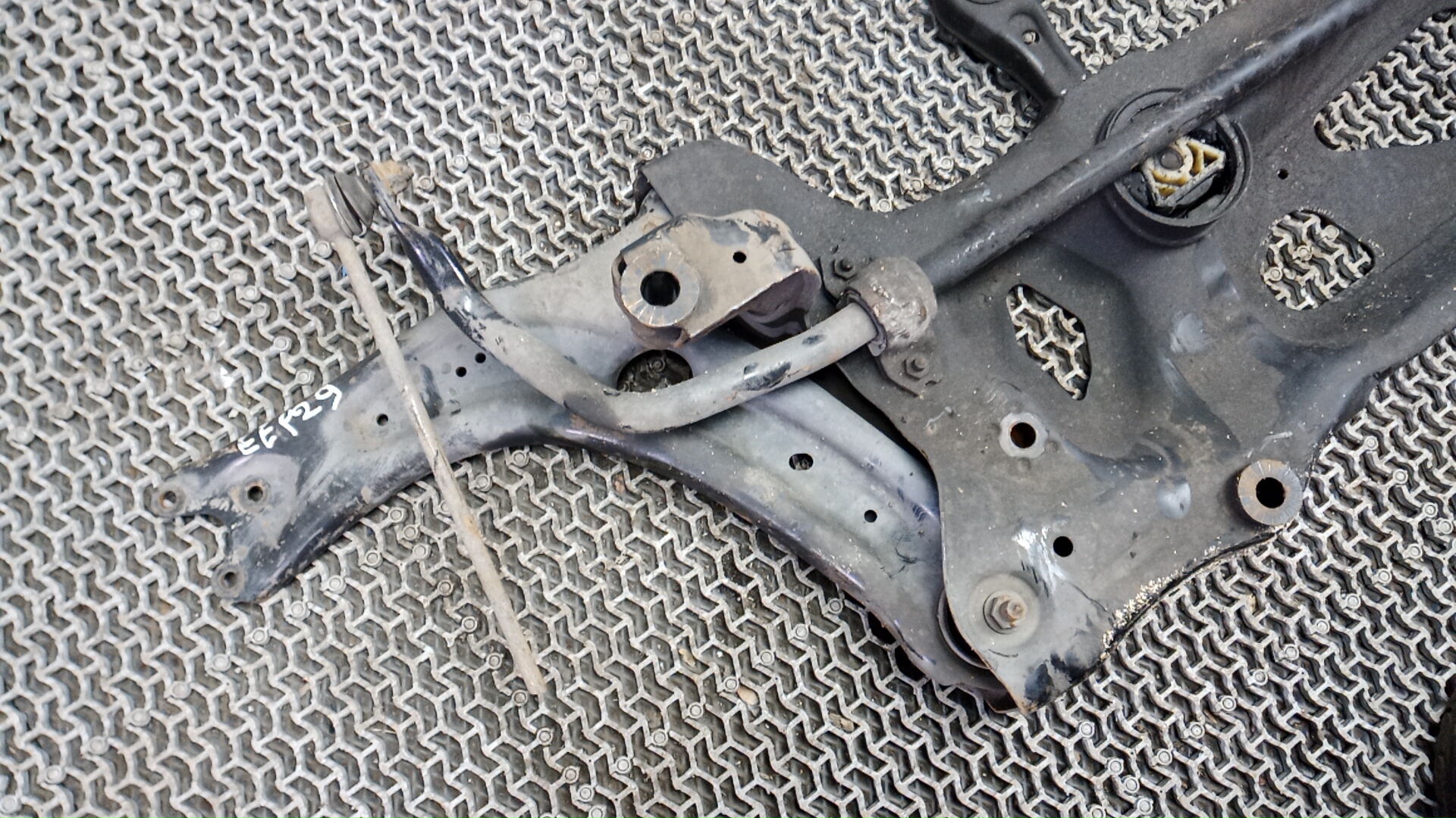 Балка передняя (крепление продольных тяг)