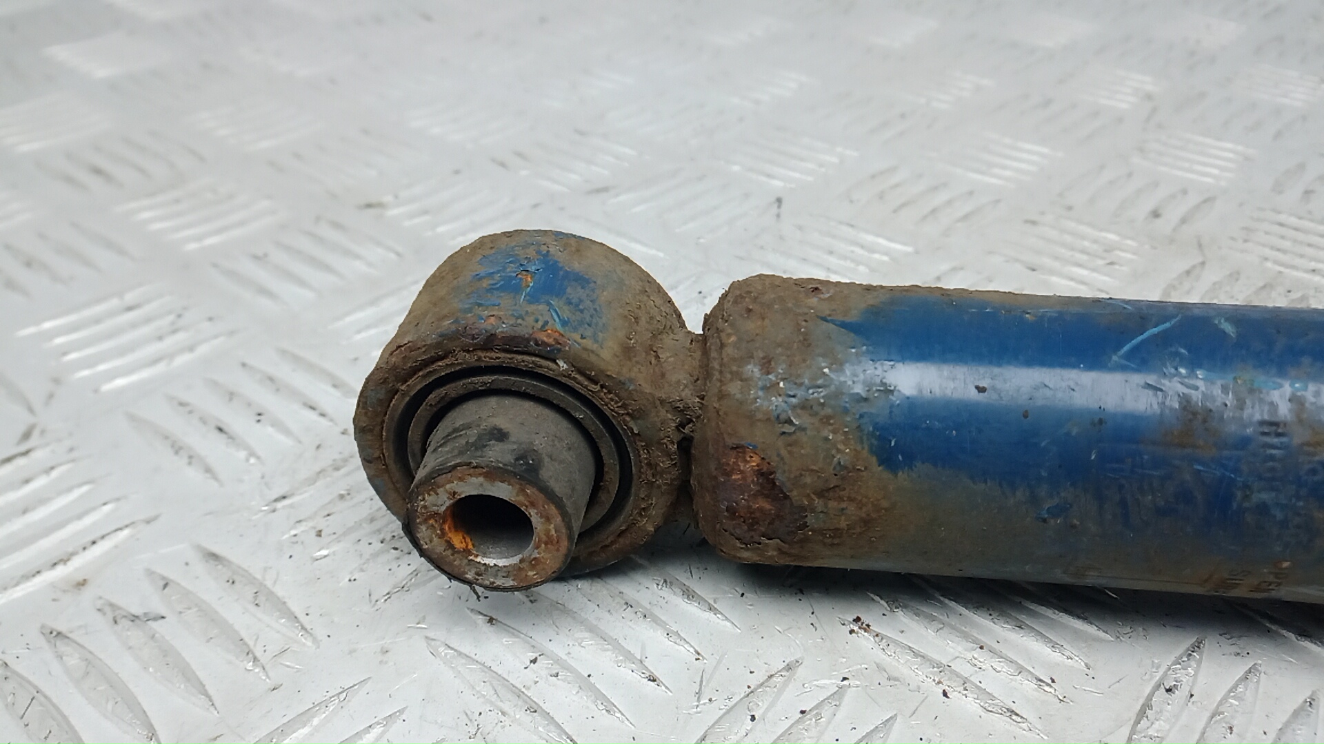 Амортизатор задний (стойка)