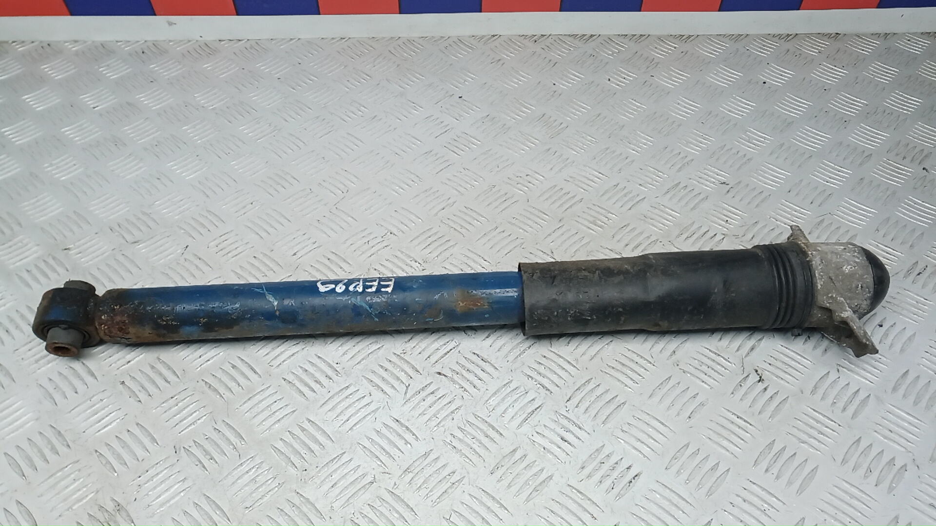 Амортизатор задний (стойка)