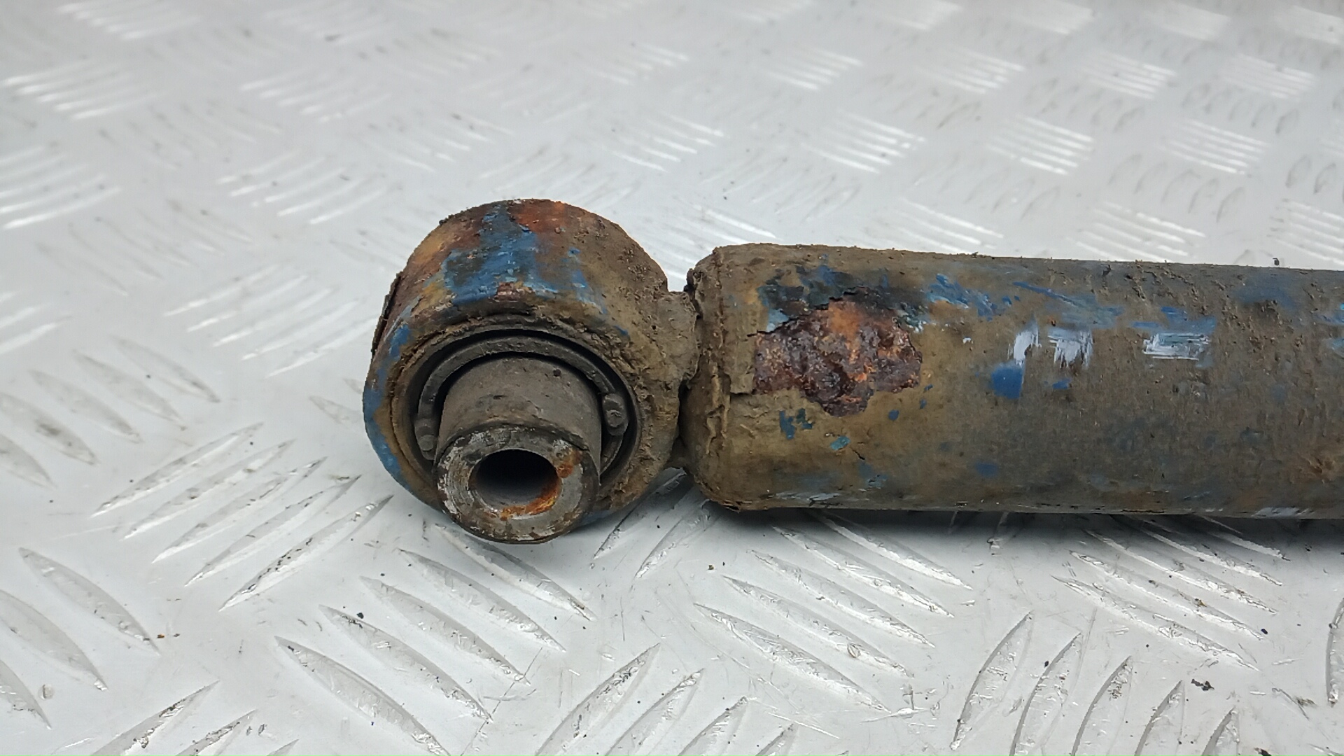 Амортизатор задний (стойка)