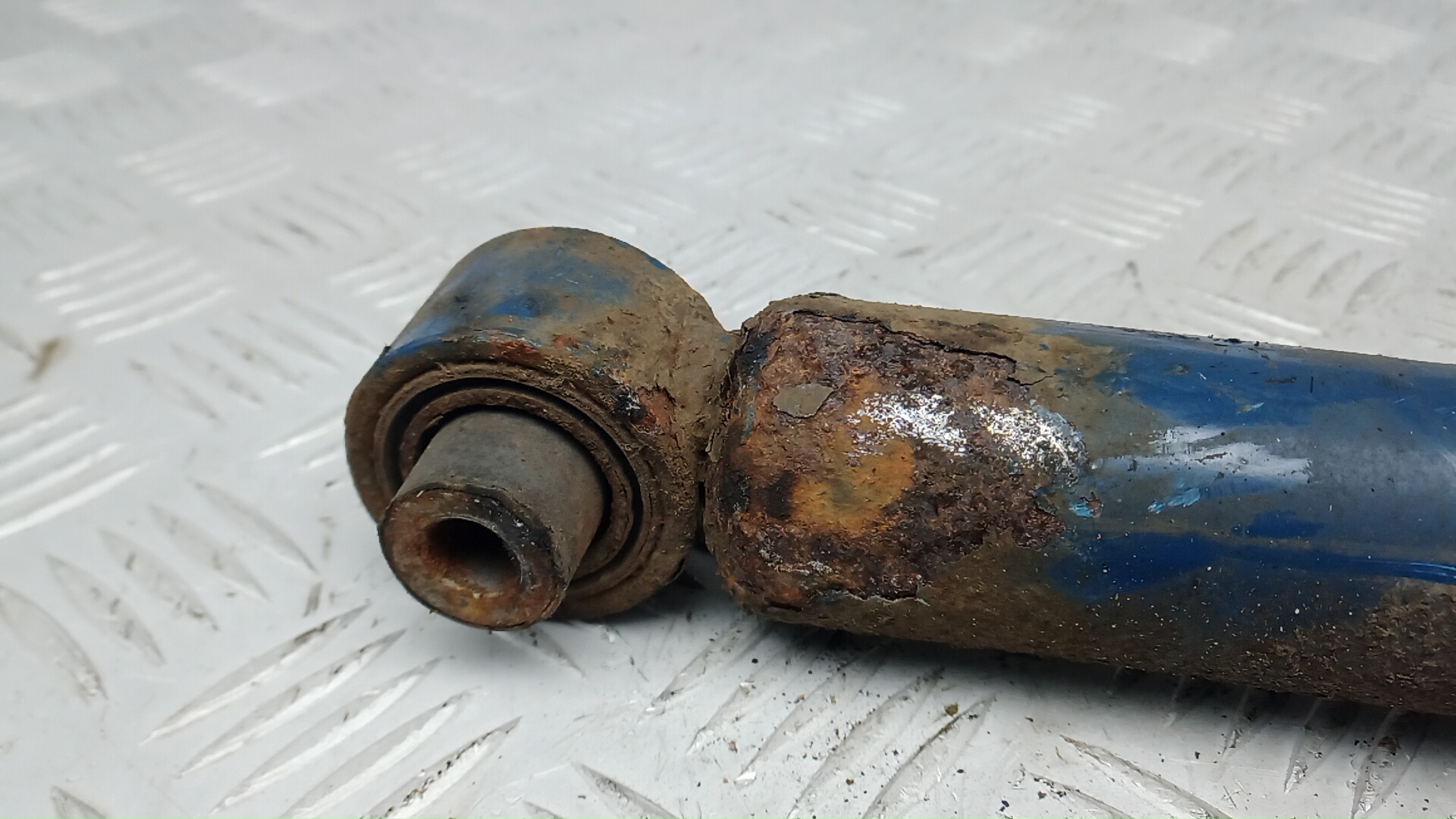 Амортизатор задний (стойка)