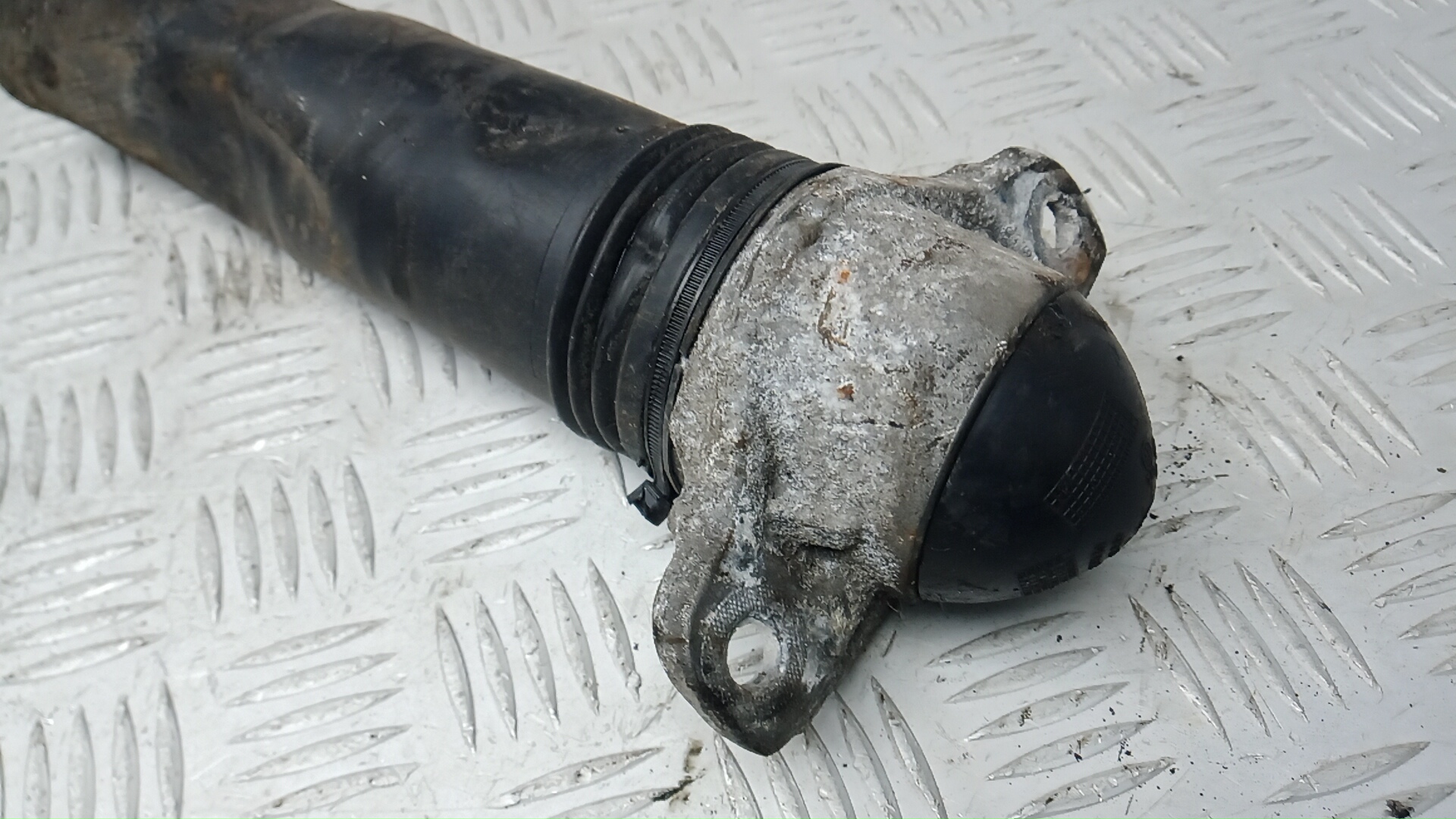 Амортизатор задний (стойка)