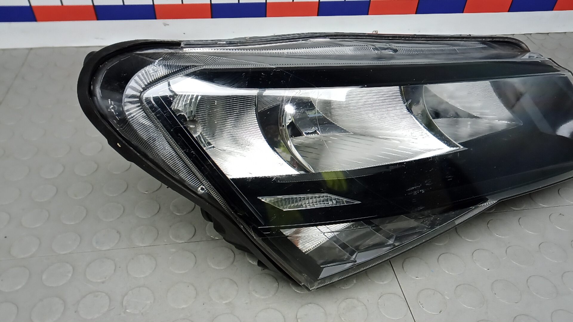 Фара правая