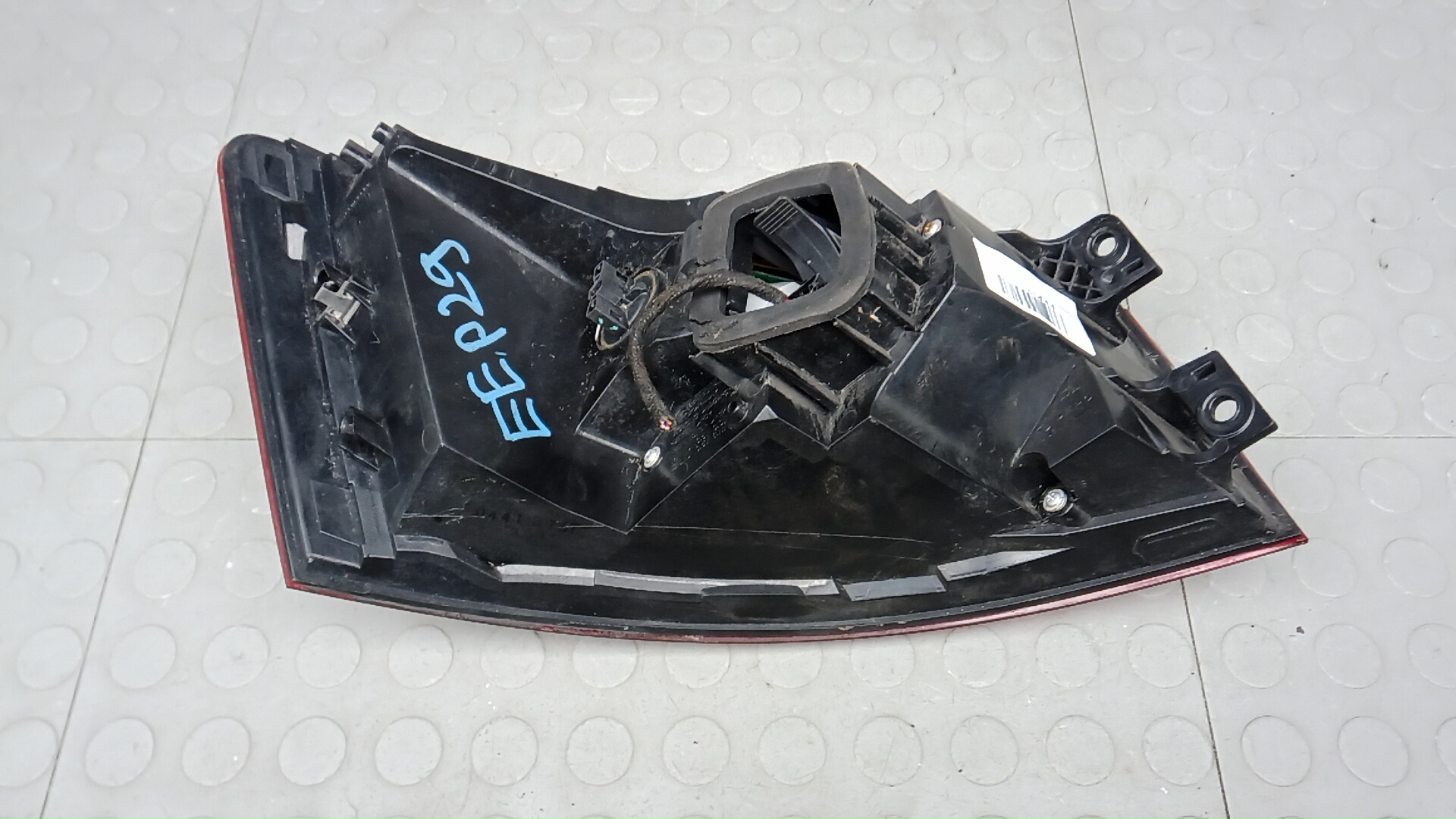 Фонарь задний правый