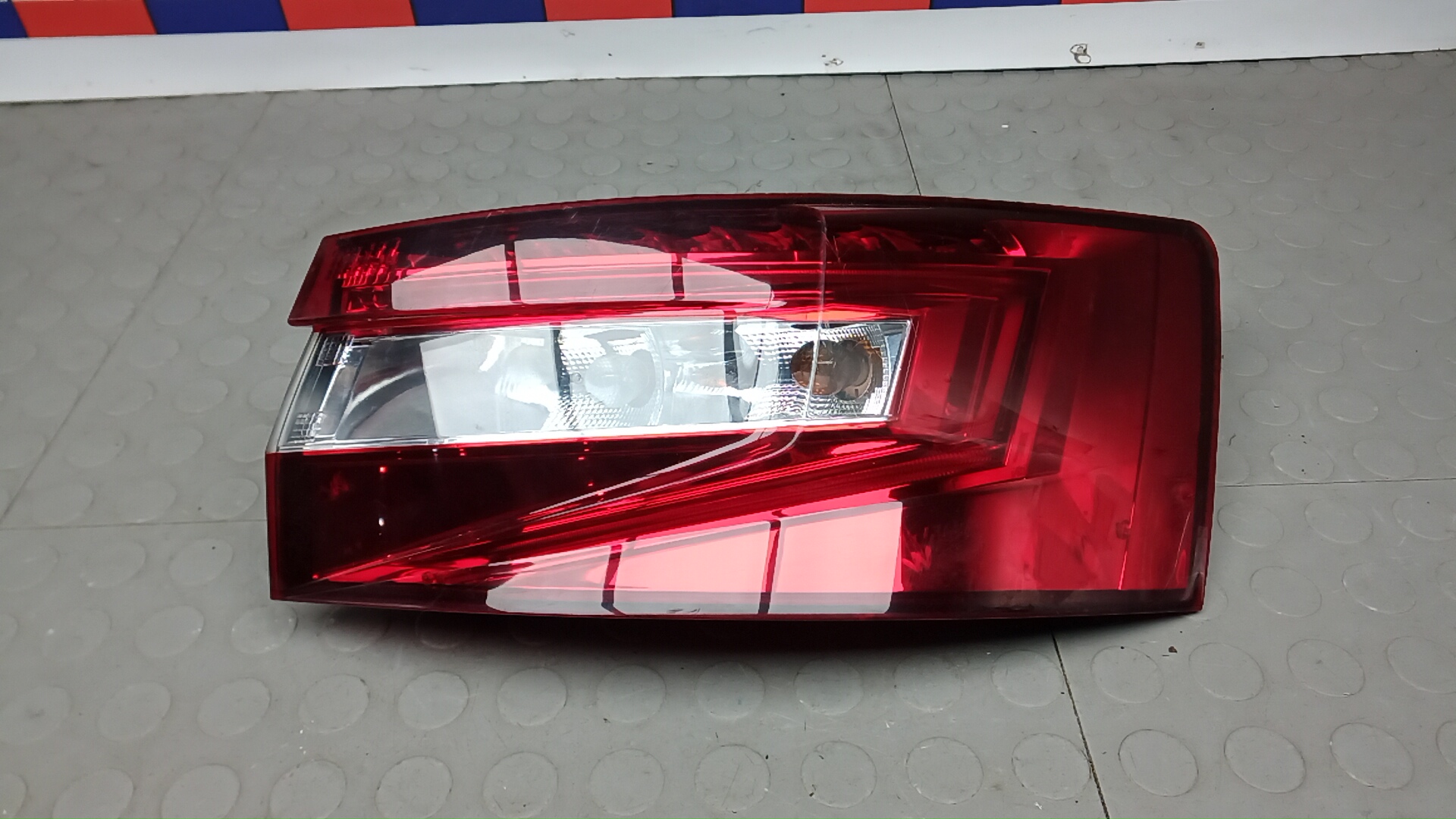 Фонарь задний правый