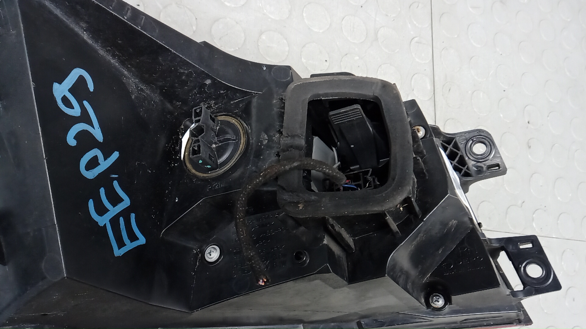 Фонарь задний правый