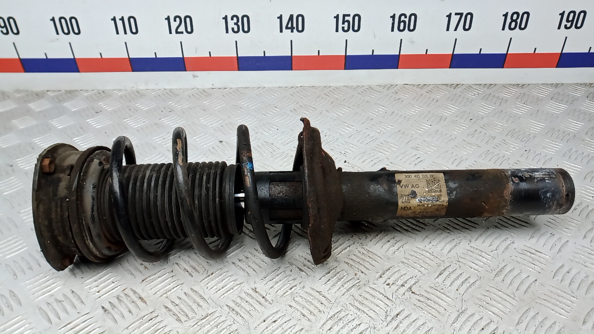 Амортизатор передний правый