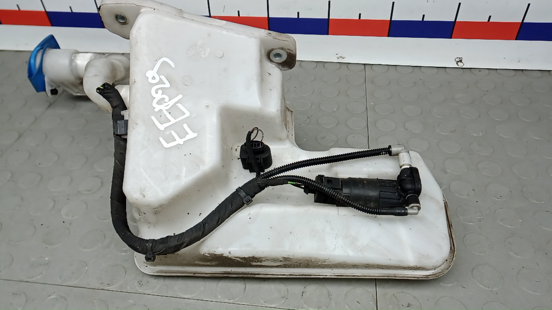 Бачок омывателя лобового стекла