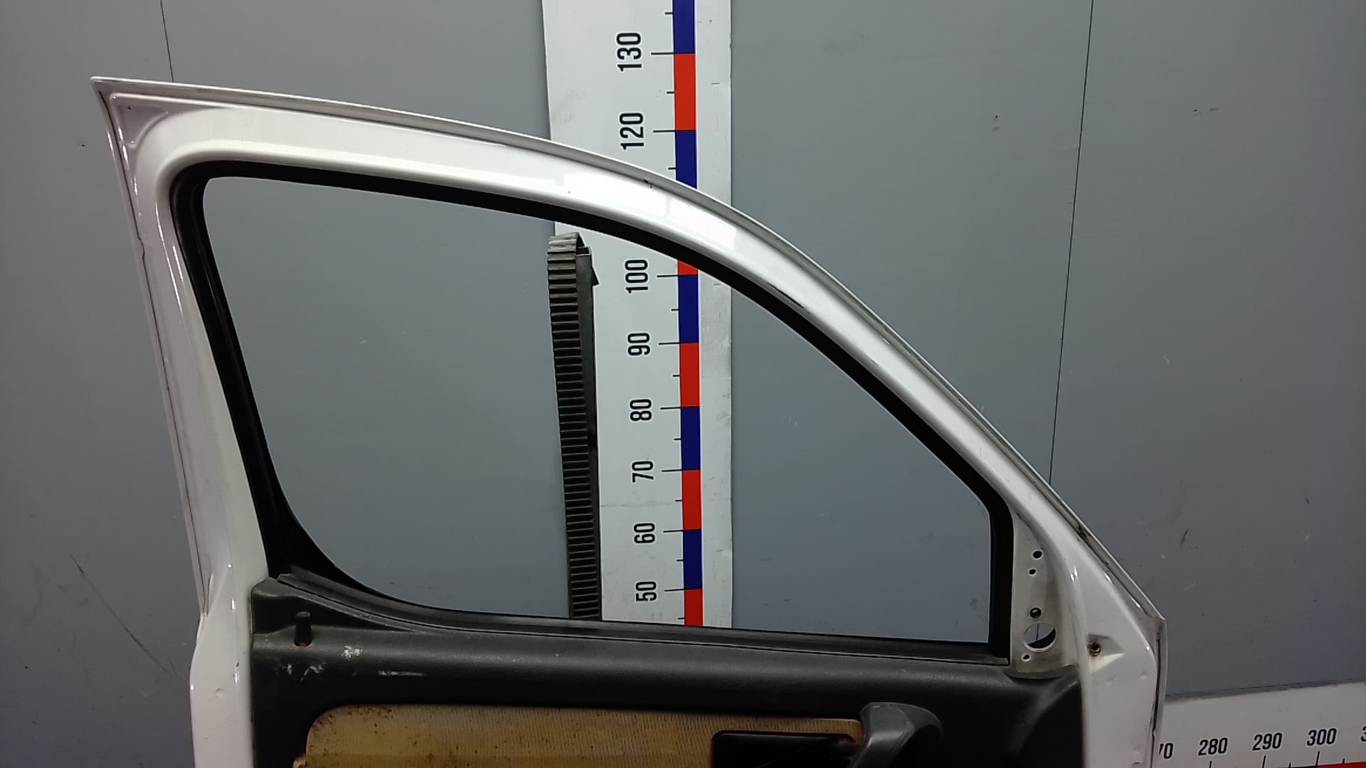 Дверь передняя левая