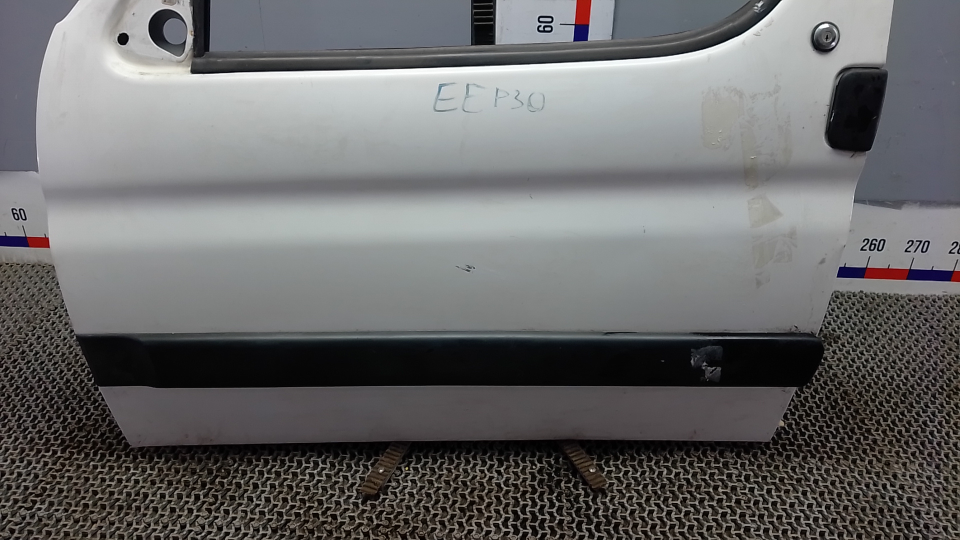 Дверь передняя левая