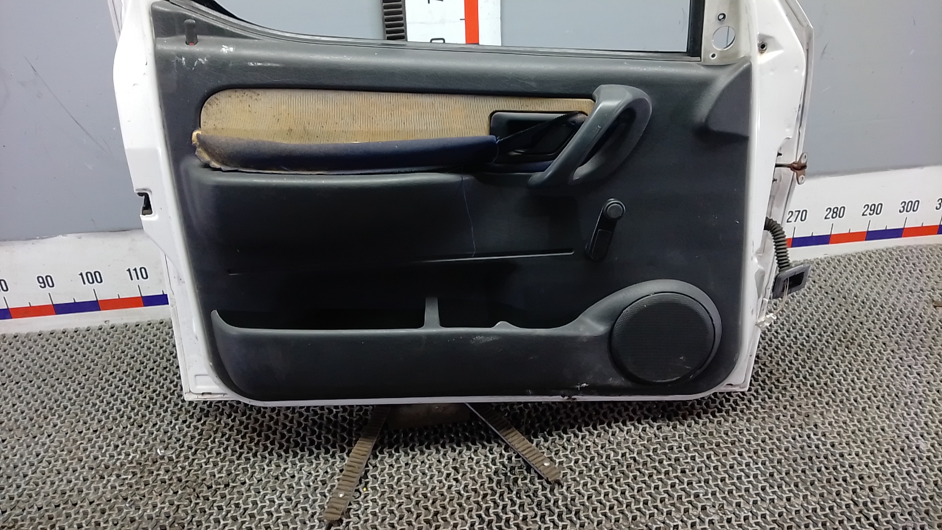 Дверь передняя левая