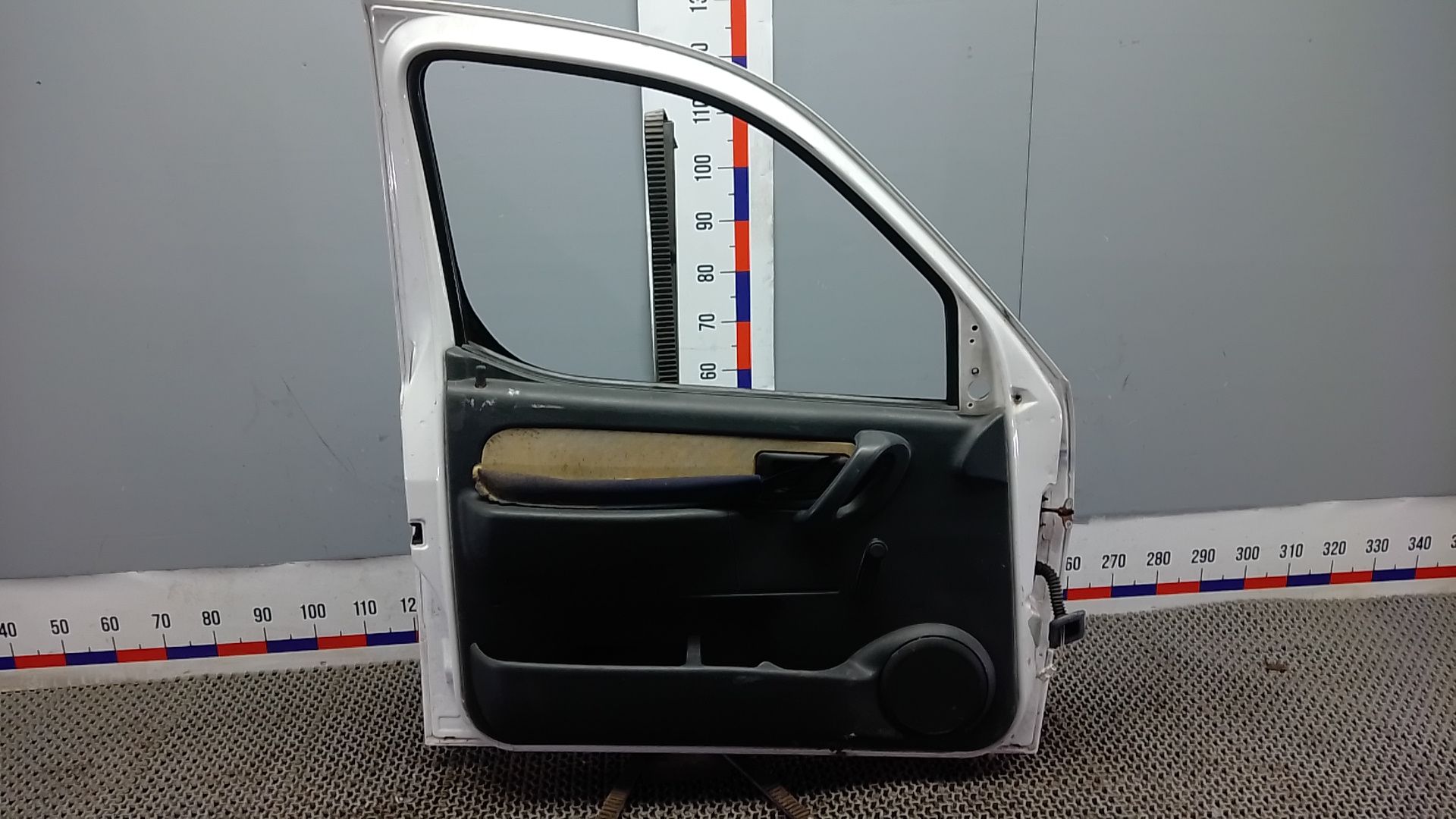 Дверь передняя левая