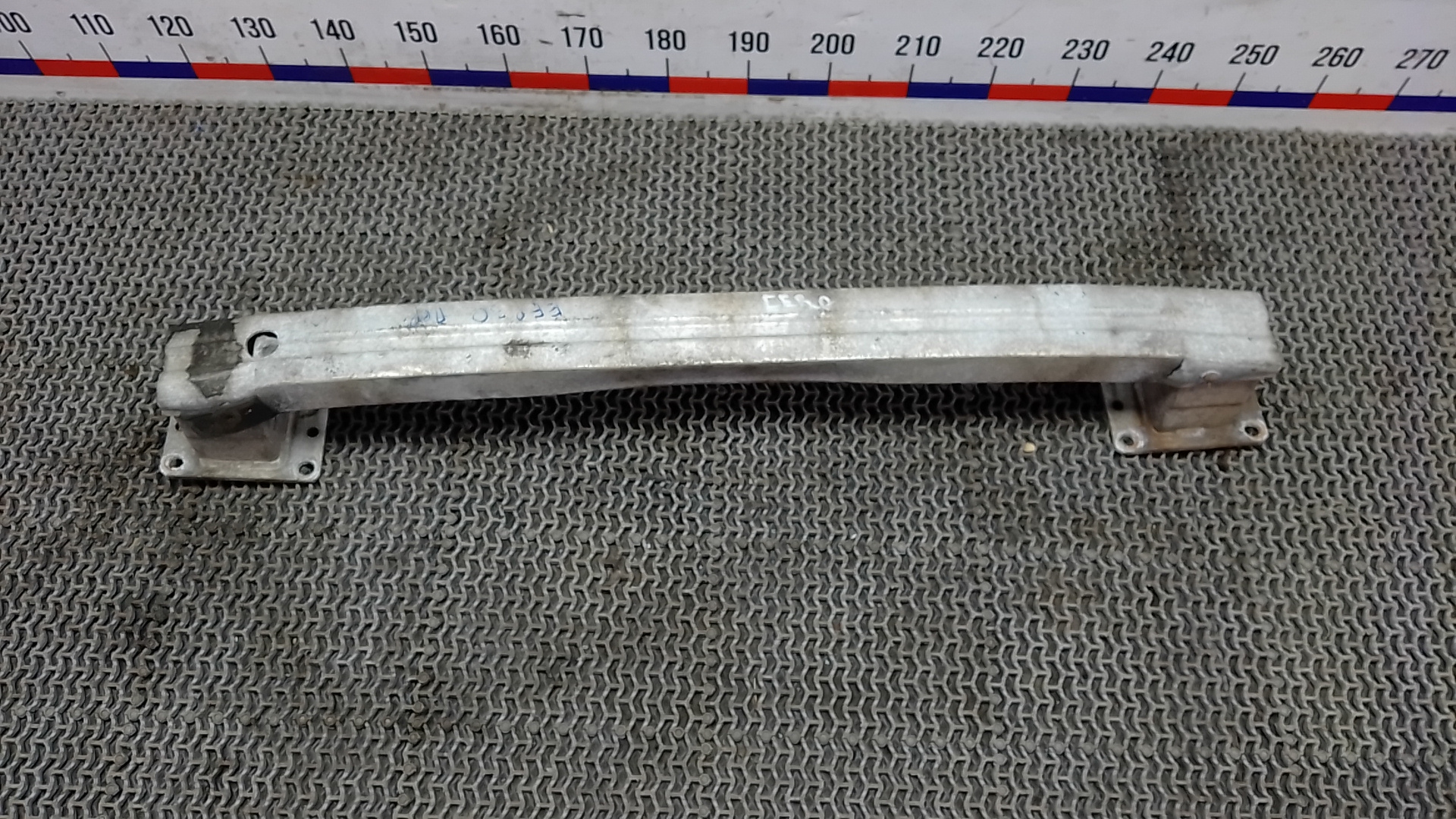 Кронштейн усилителя переднего бампера