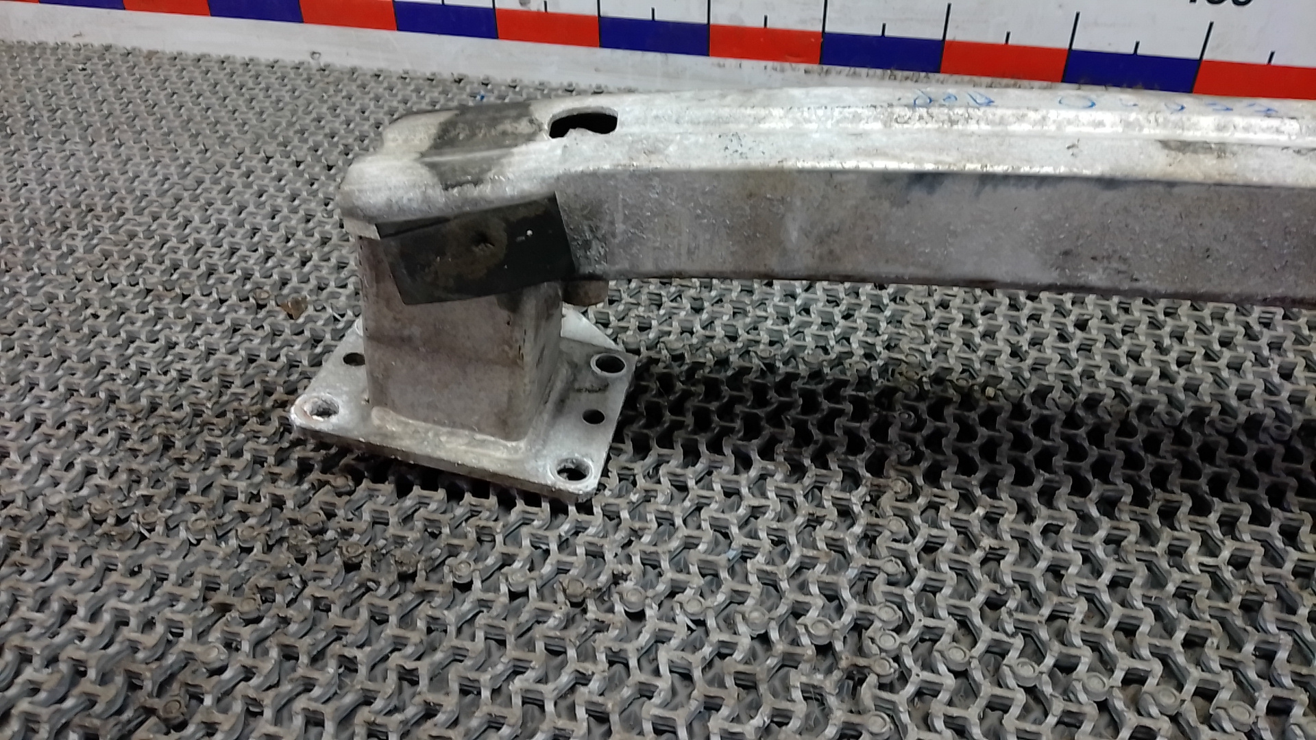 Кронштейн усилителя переднего бампера