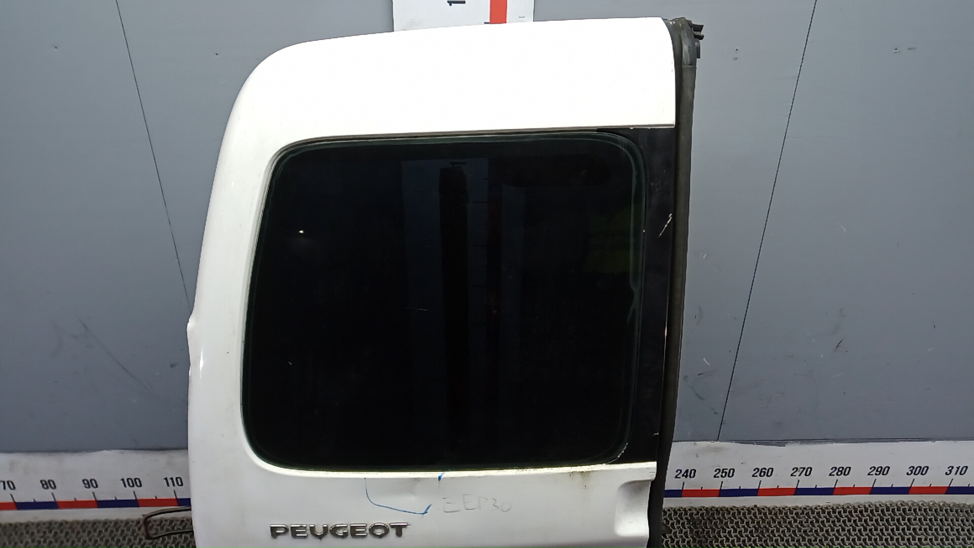 Дверь багажника левая