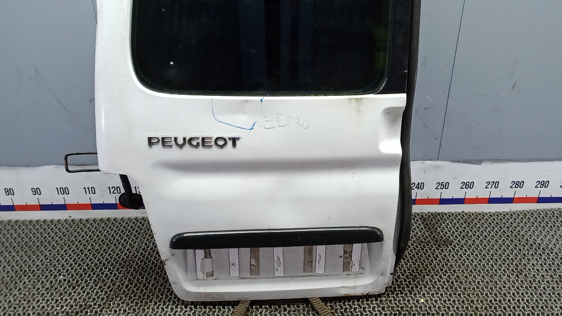 Дверь багажника левая