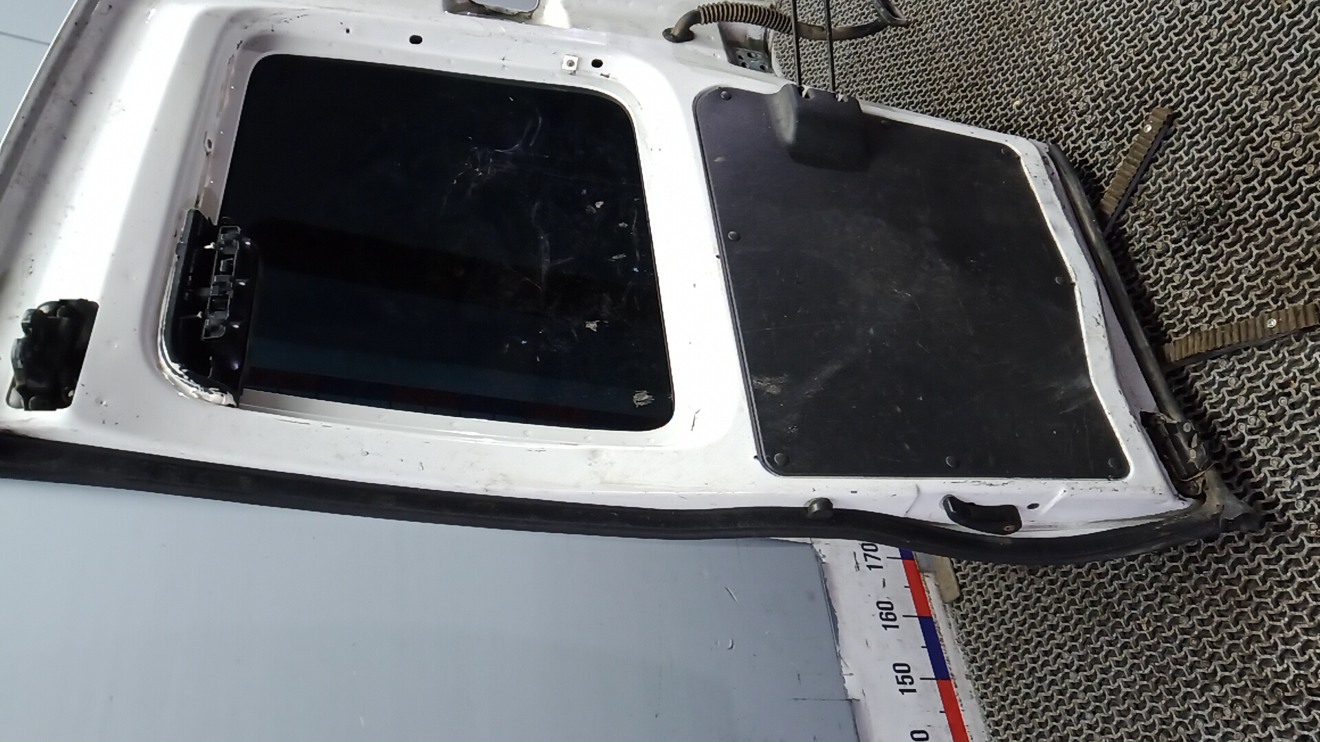 Дверь багажника левая