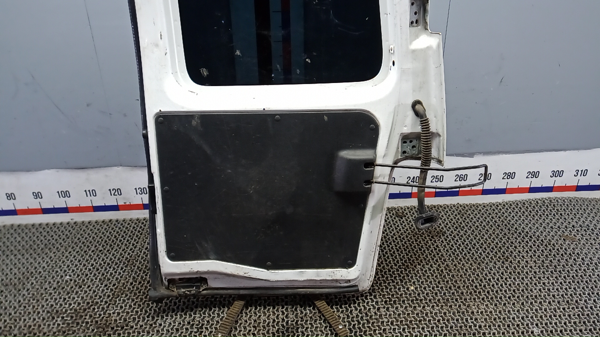 Дверь багажника левая