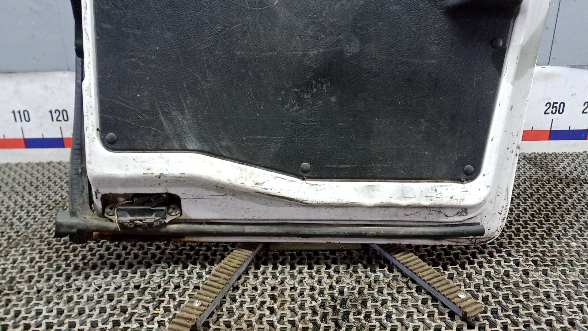 Дверь багажника левая