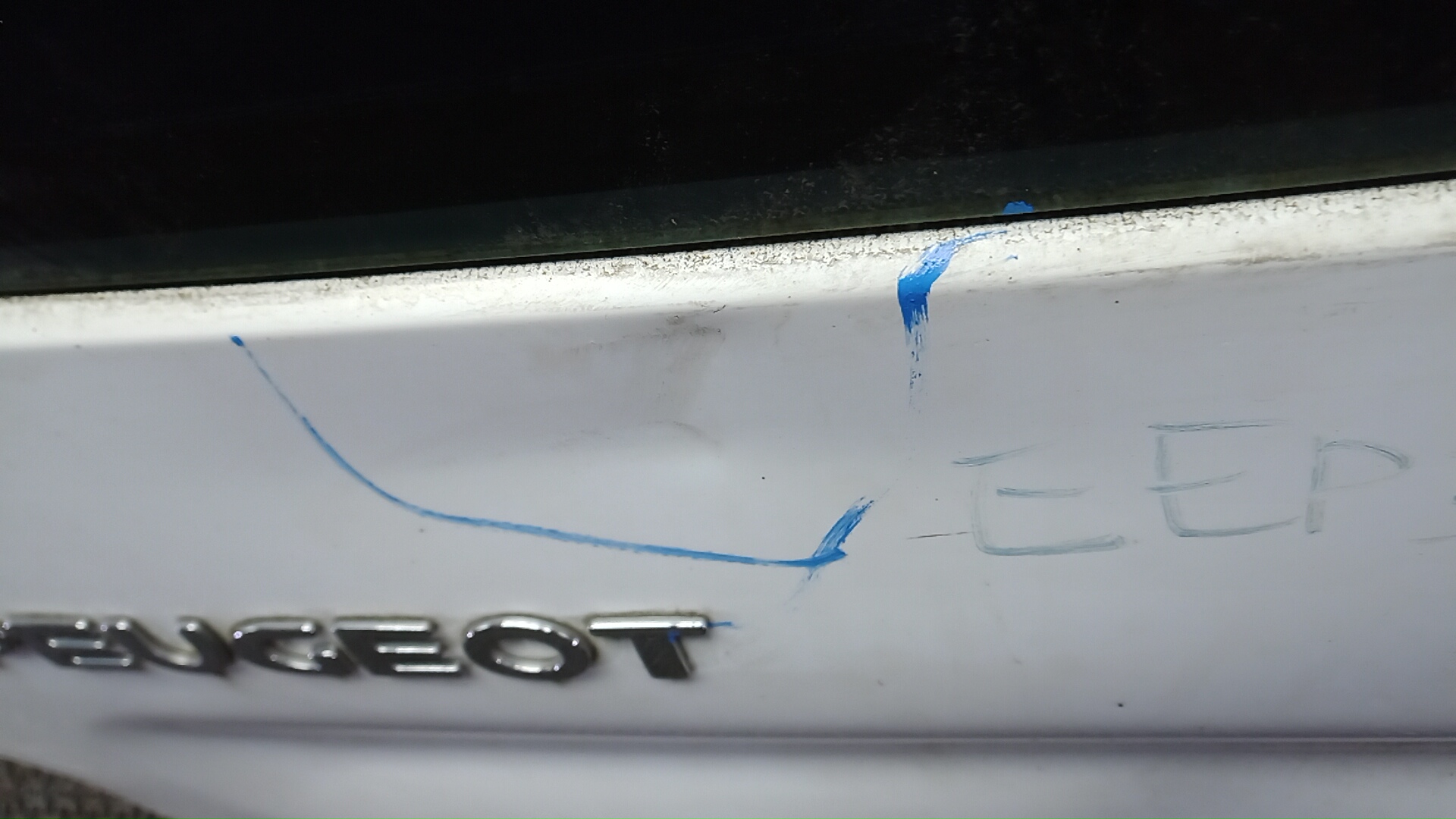 Дверь багажника левая