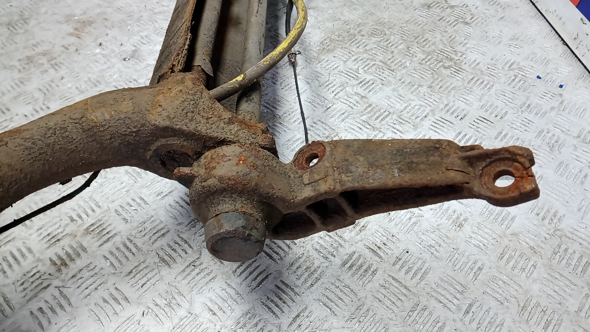 Балка задняя