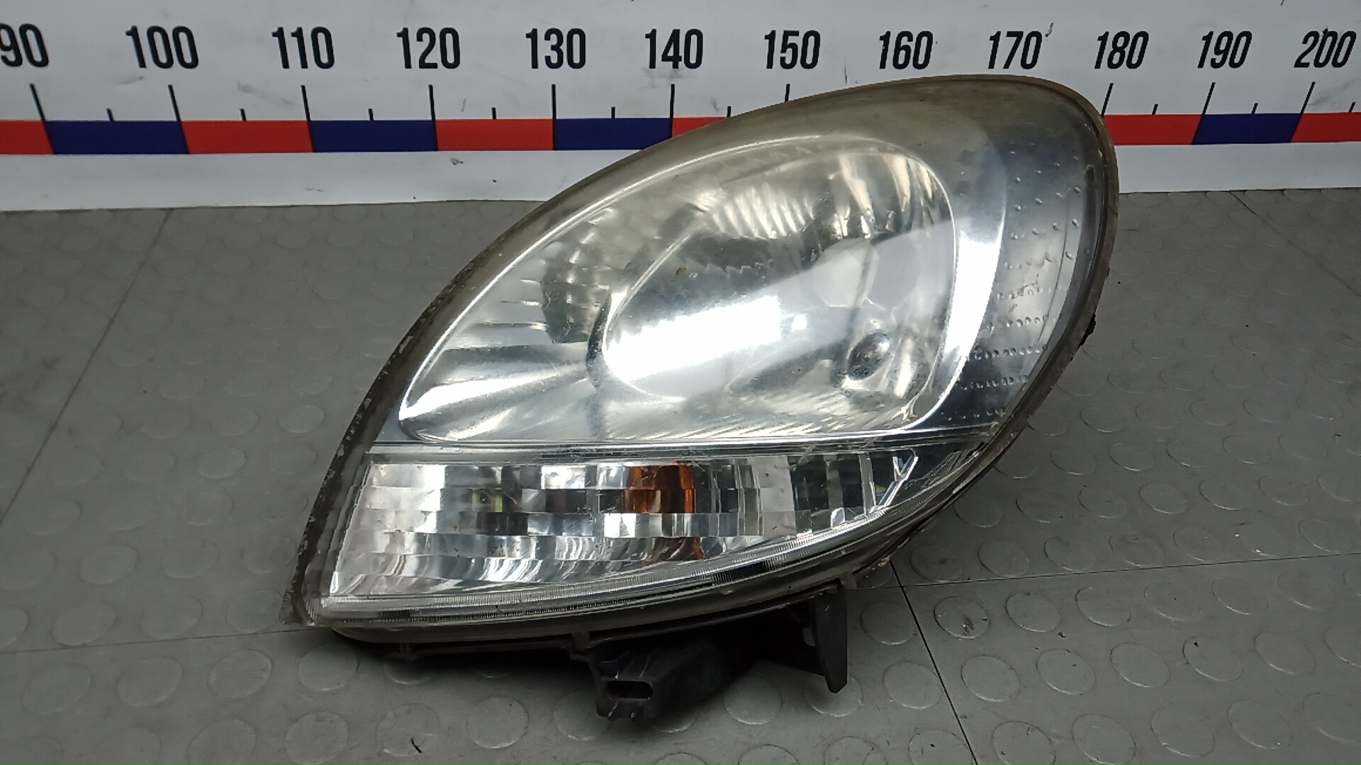 Фара левая