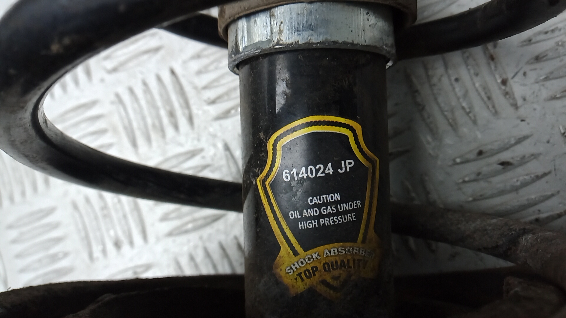 Амортизатор передний правый