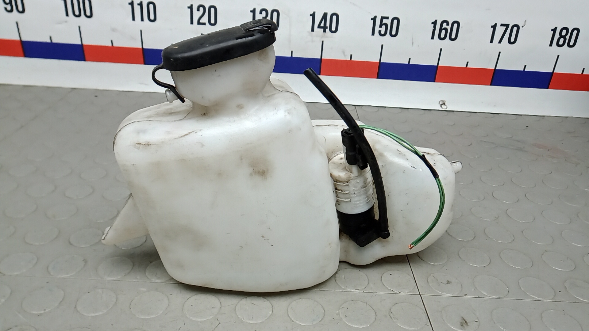 Бачок омывателя лобового стекла