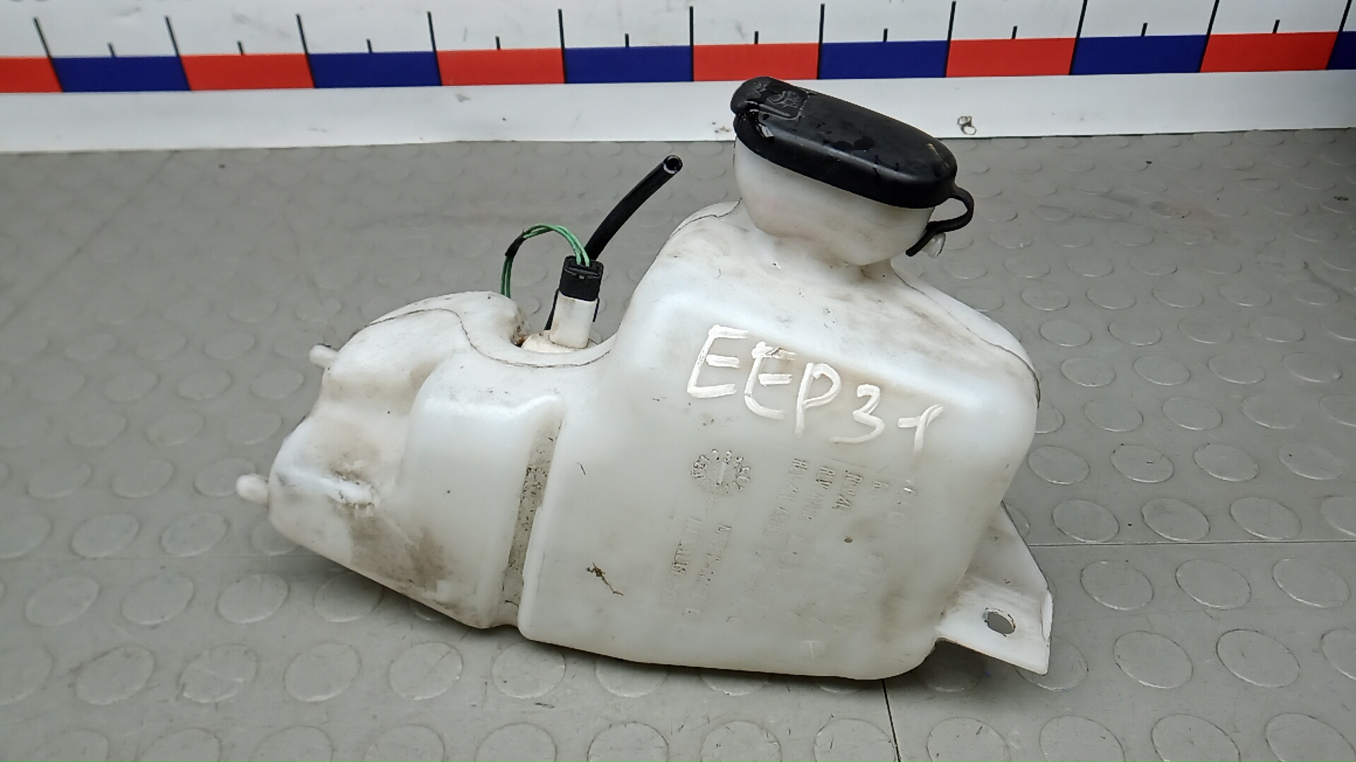 Бачок омывателя лобового стекла