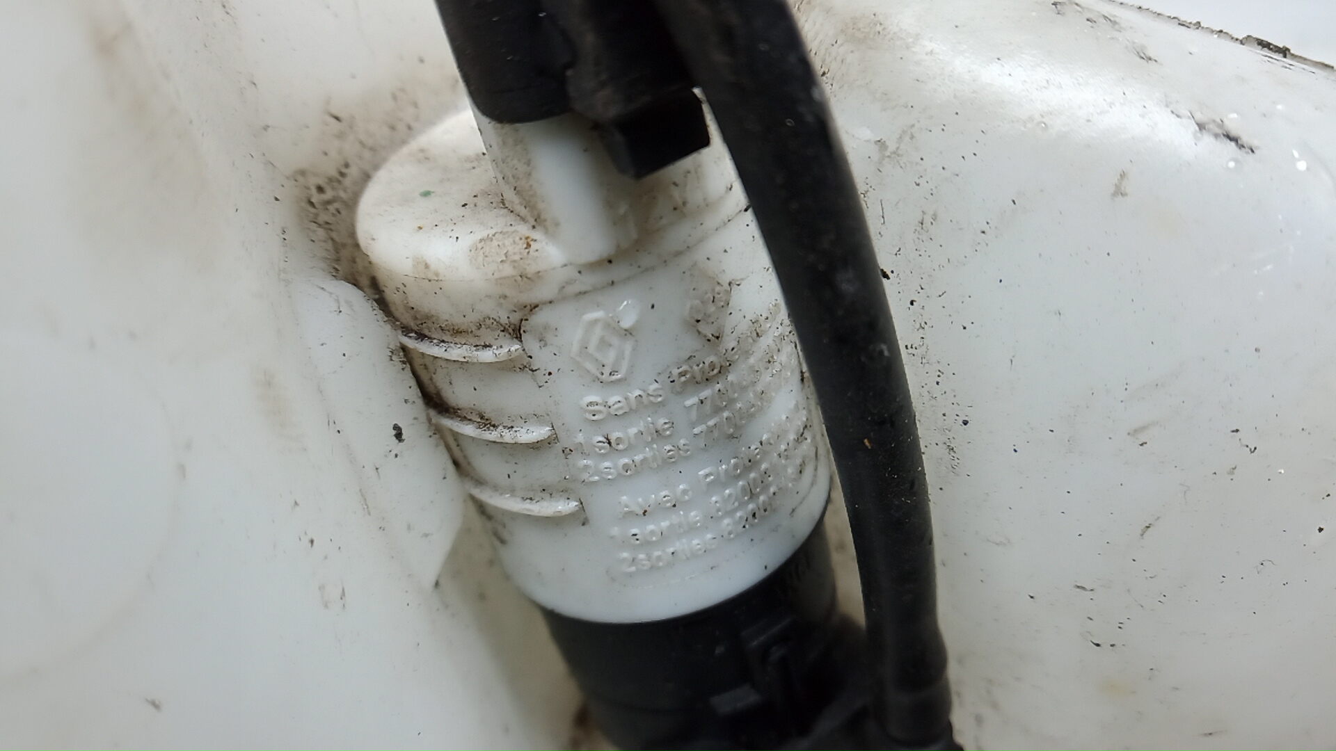 Бачок омывателя лобового стекла