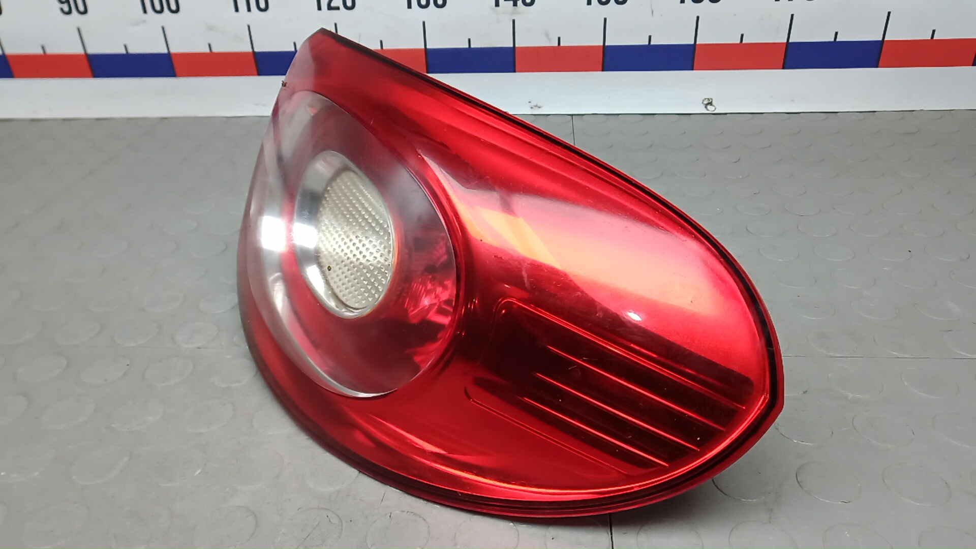 Фонарь задний правый