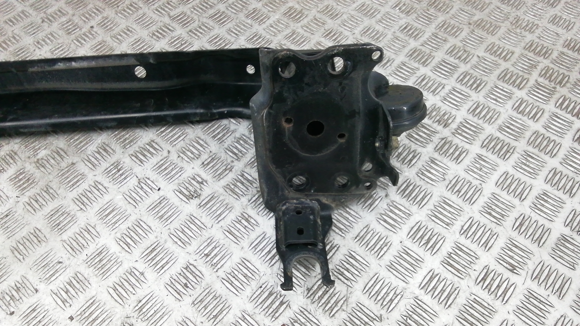 Кронштейн усилителя переднего бампера