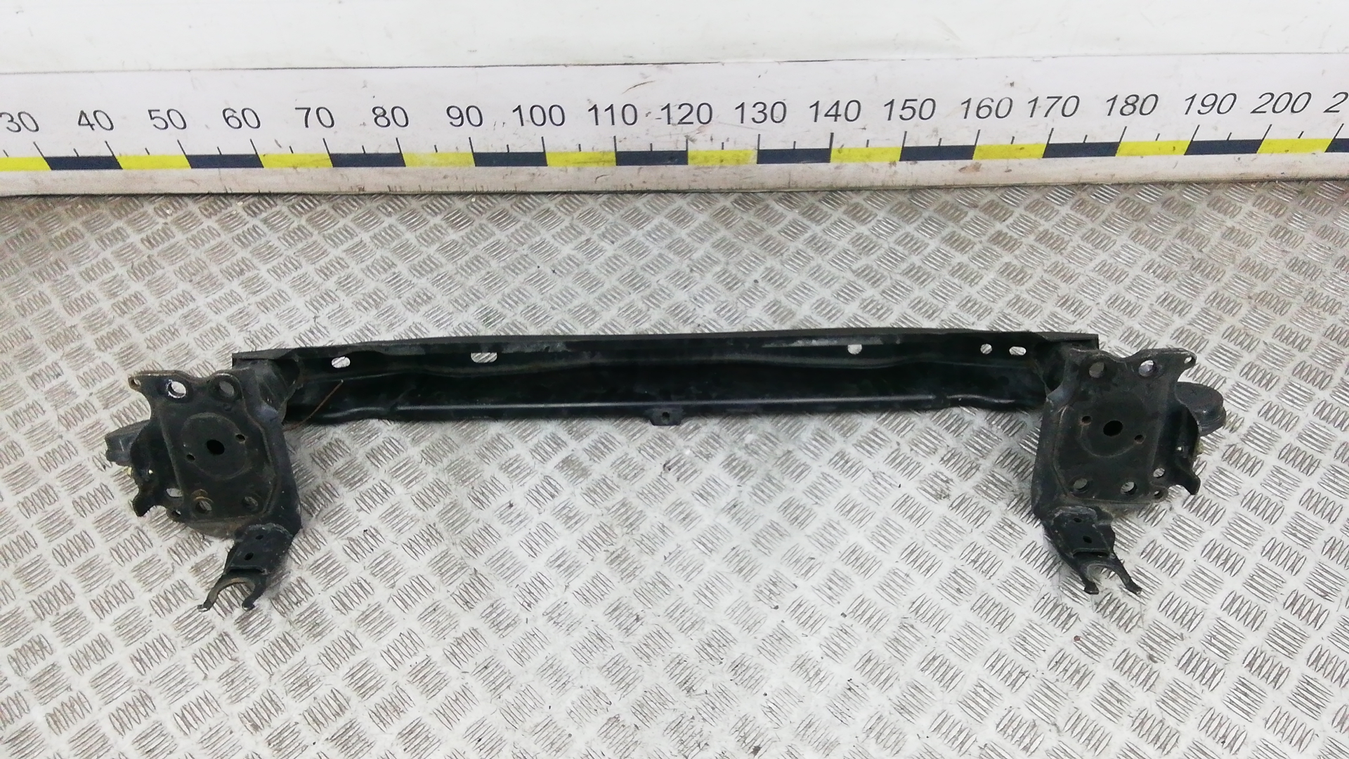 Кронштейн усилителя переднего бампера