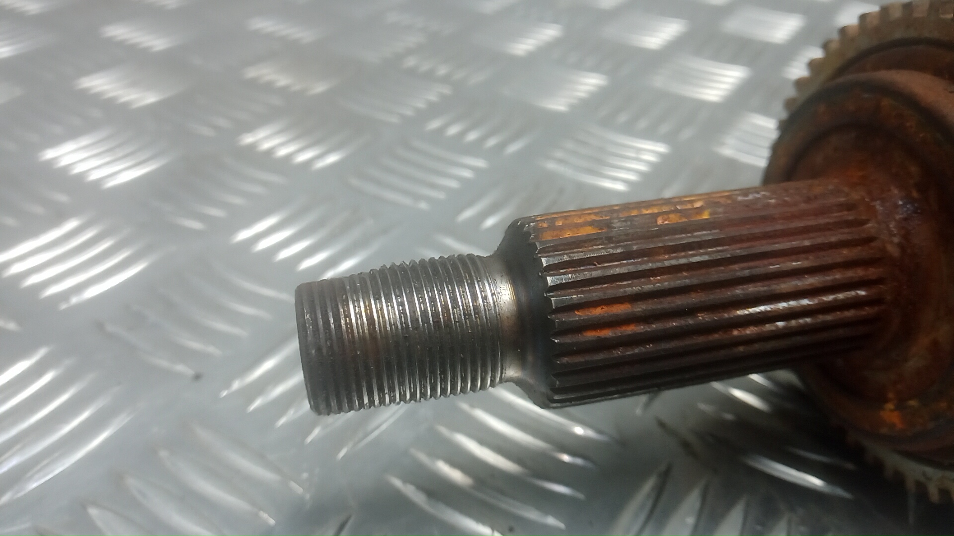 Полуось передняя левая