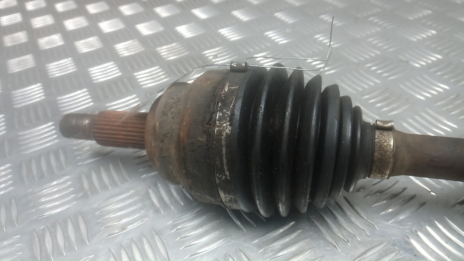 Полуось передняя левая