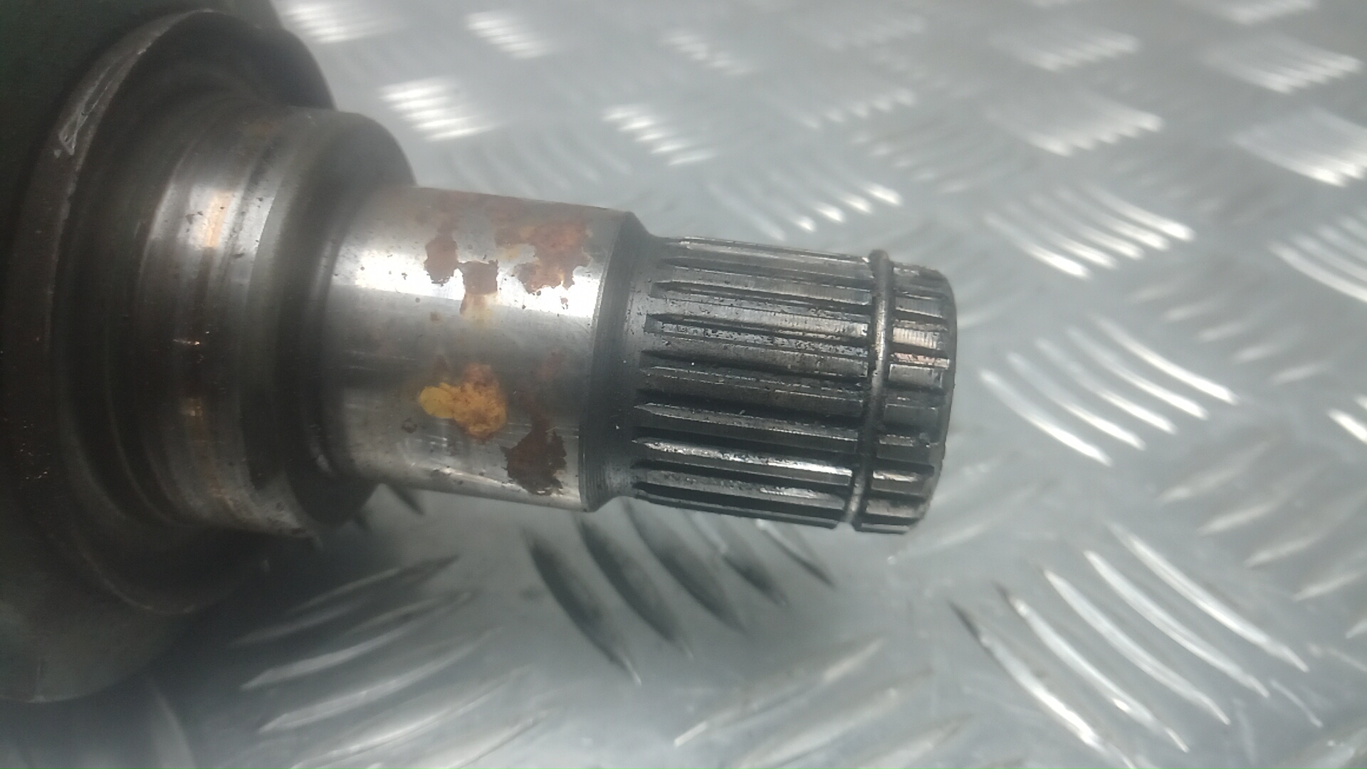 Полуось передняя левая