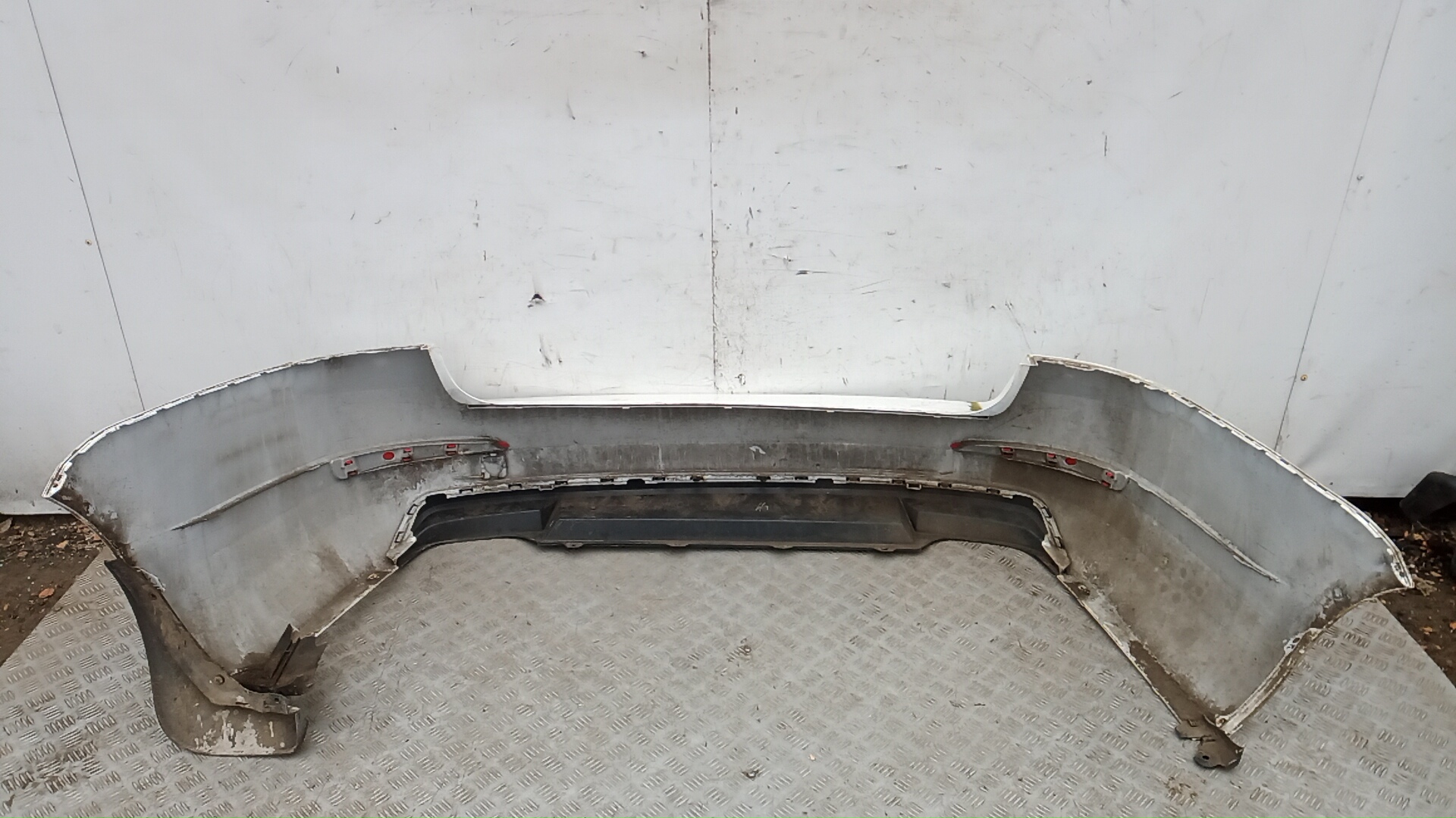 Бампер задний