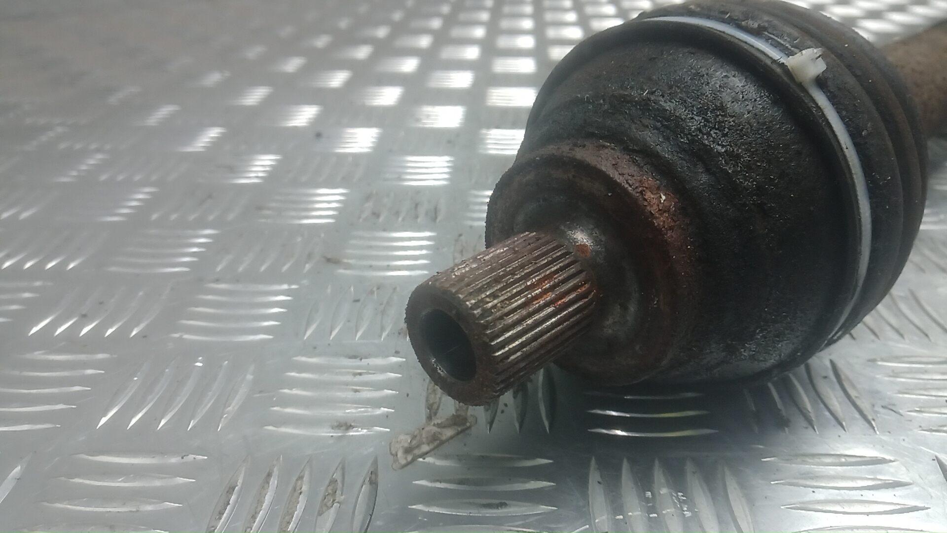 Полуось передняя правая