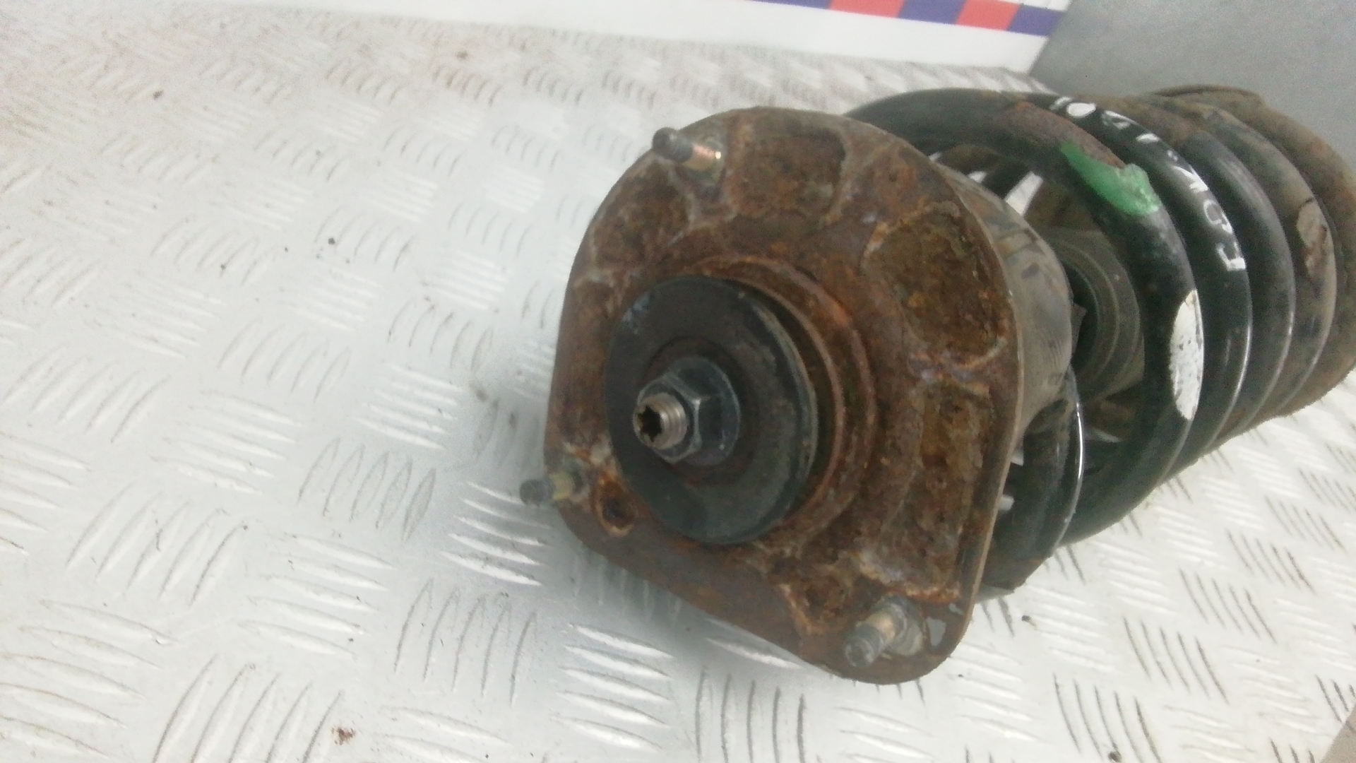 Амортизатор передний левый