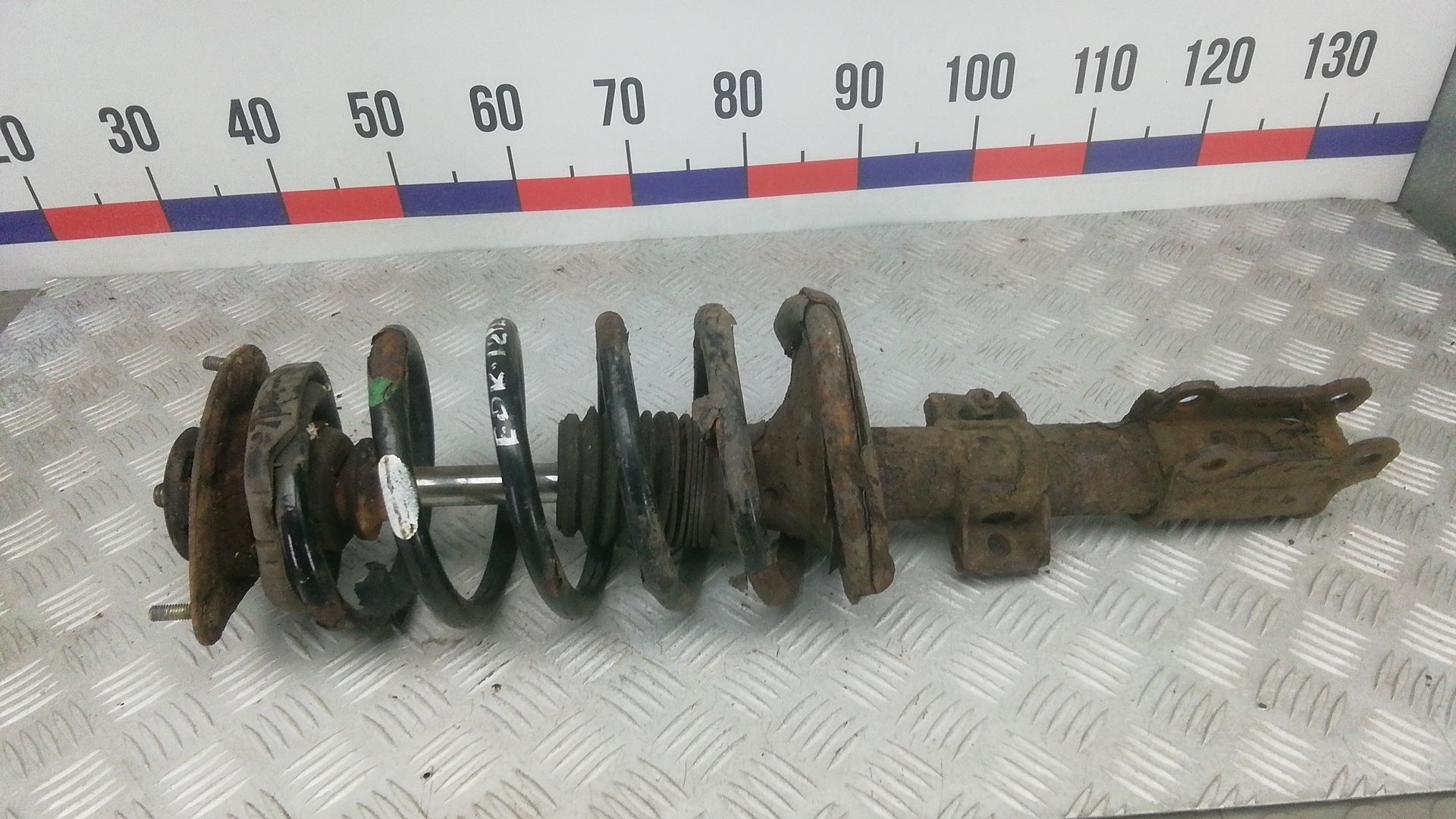 Амортизатор передний левый