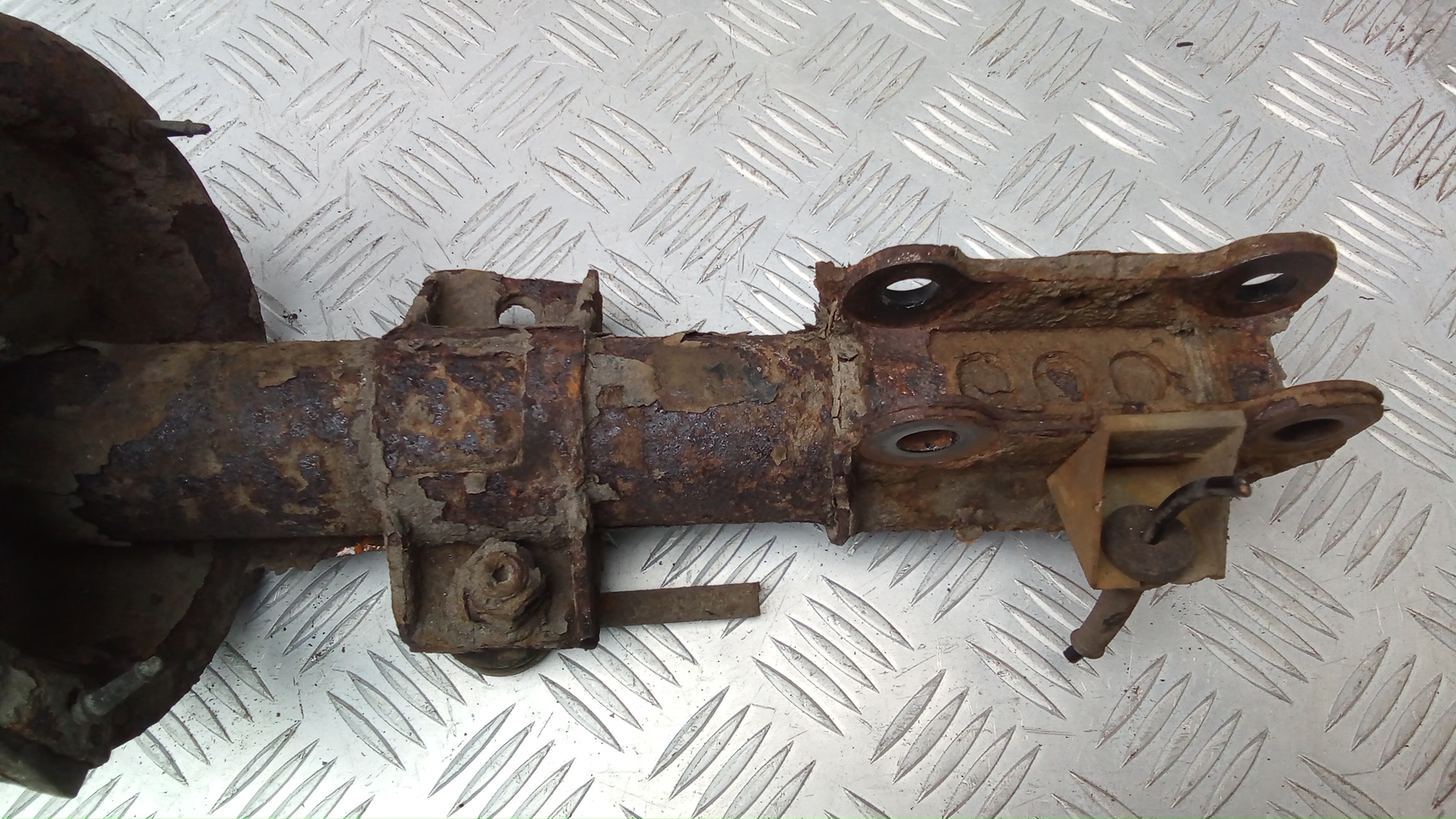 Амортизатор передний правый