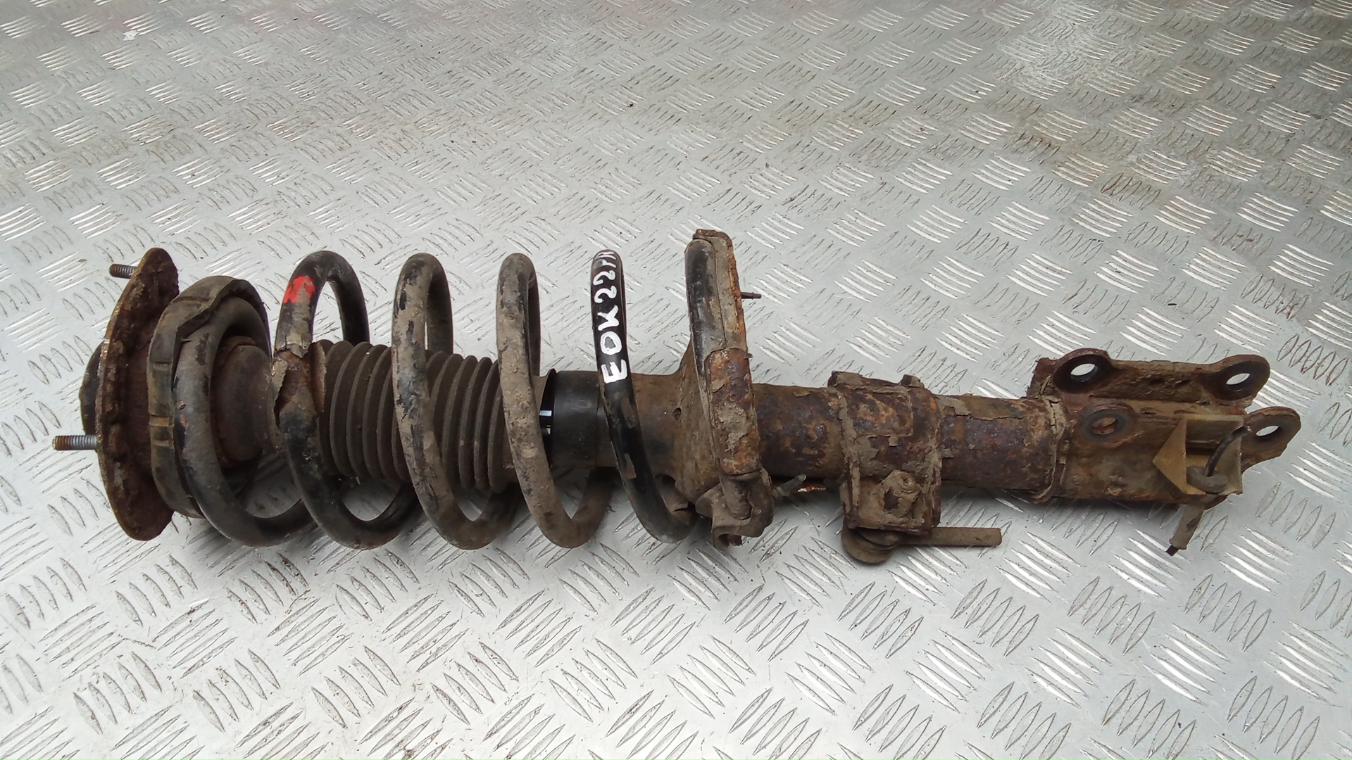 Амортизатор передний правый