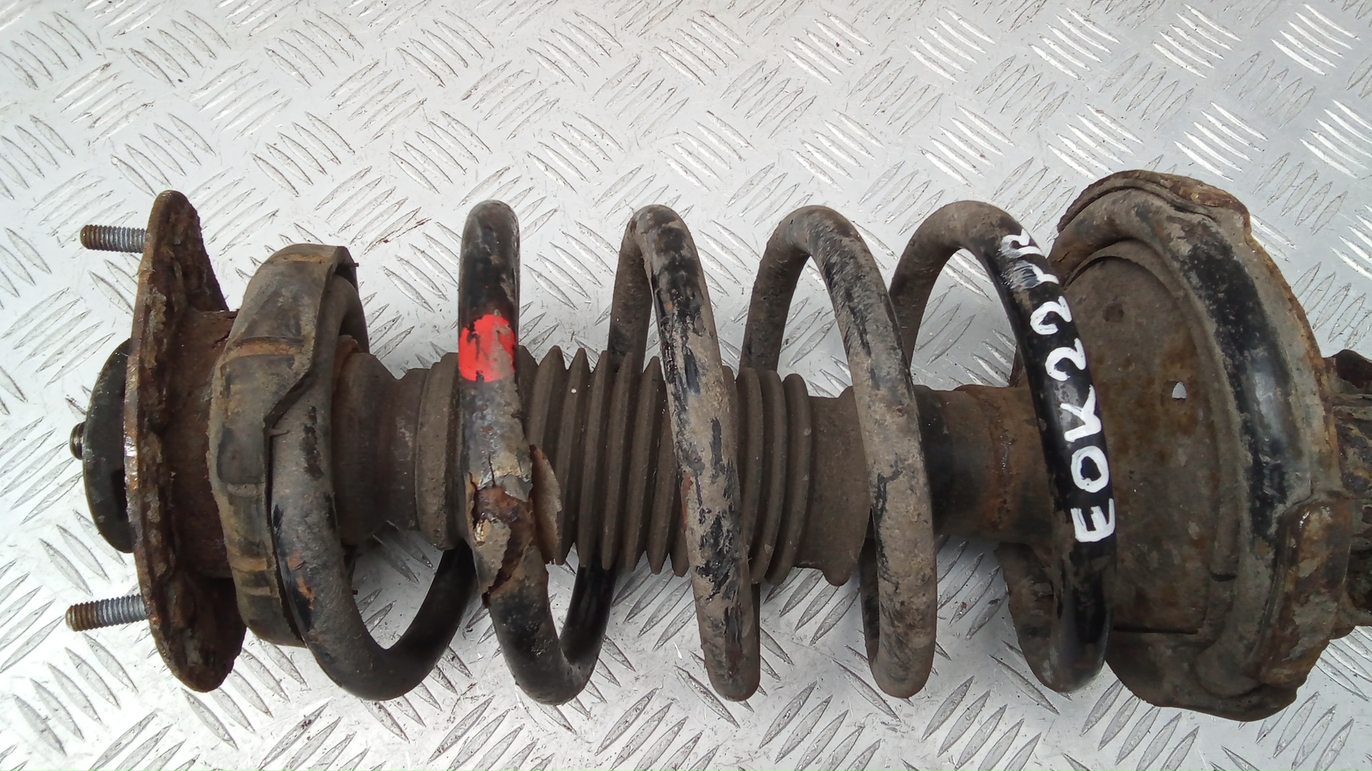 Амортизатор передний правый