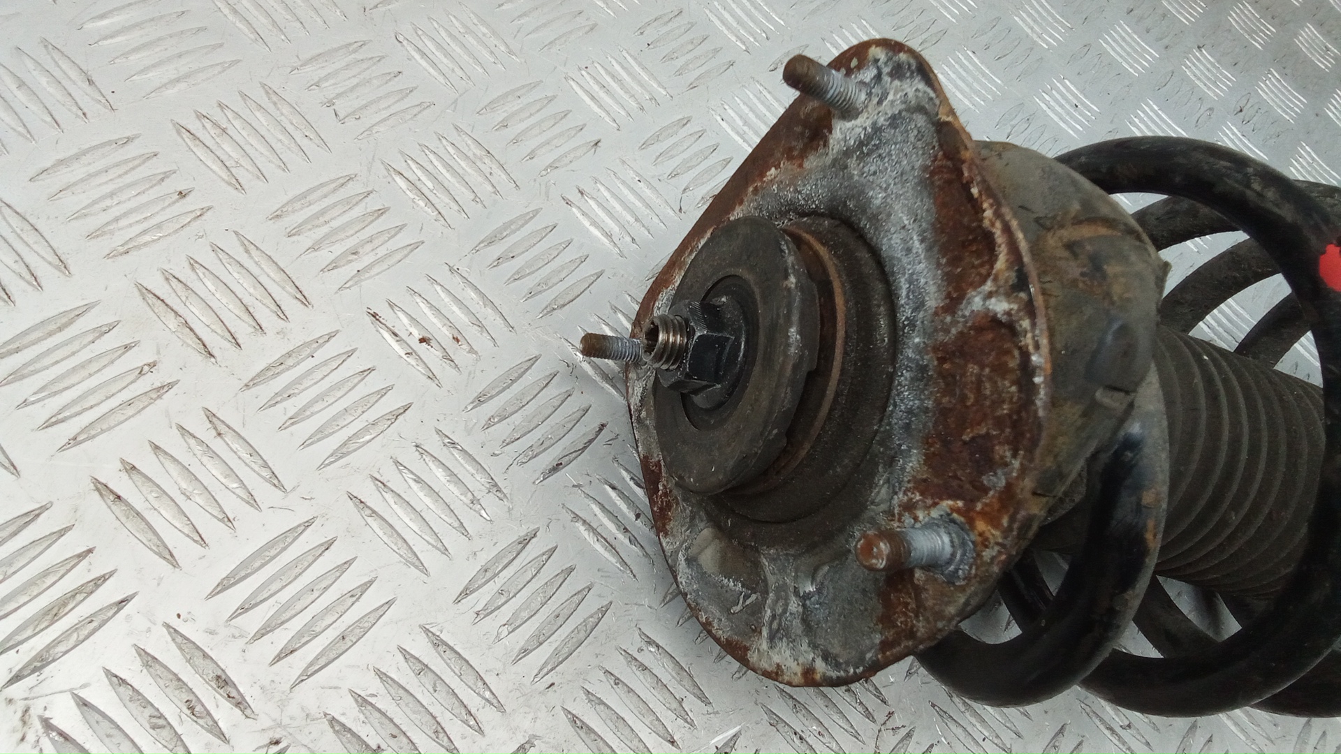 Амортизатор передний правый