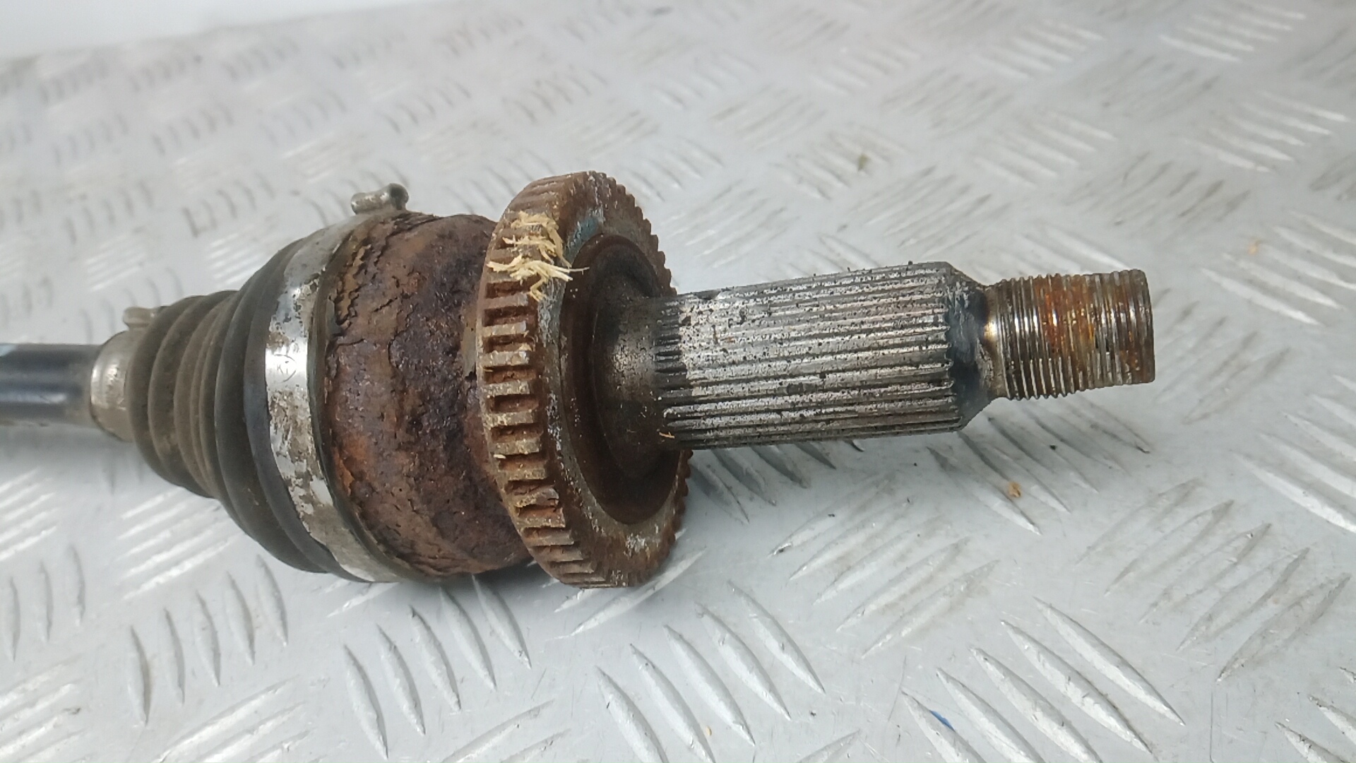 Полуось задняя правая