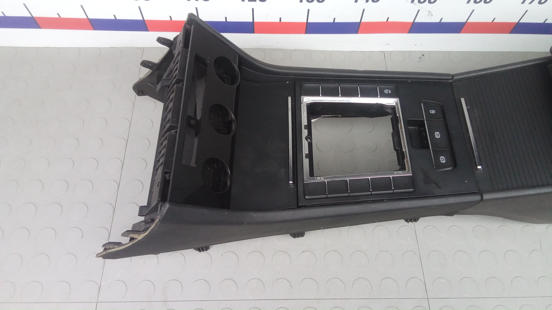 Подлокотник