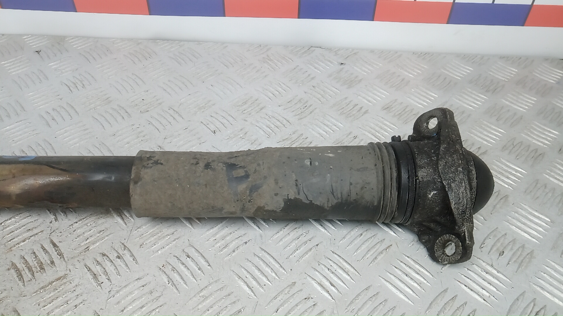Амортизатор задний (стойка)