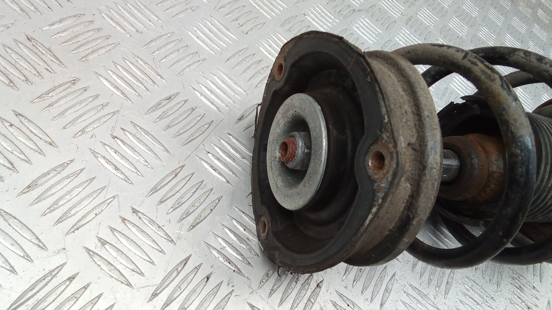 Амортизатор передний правый