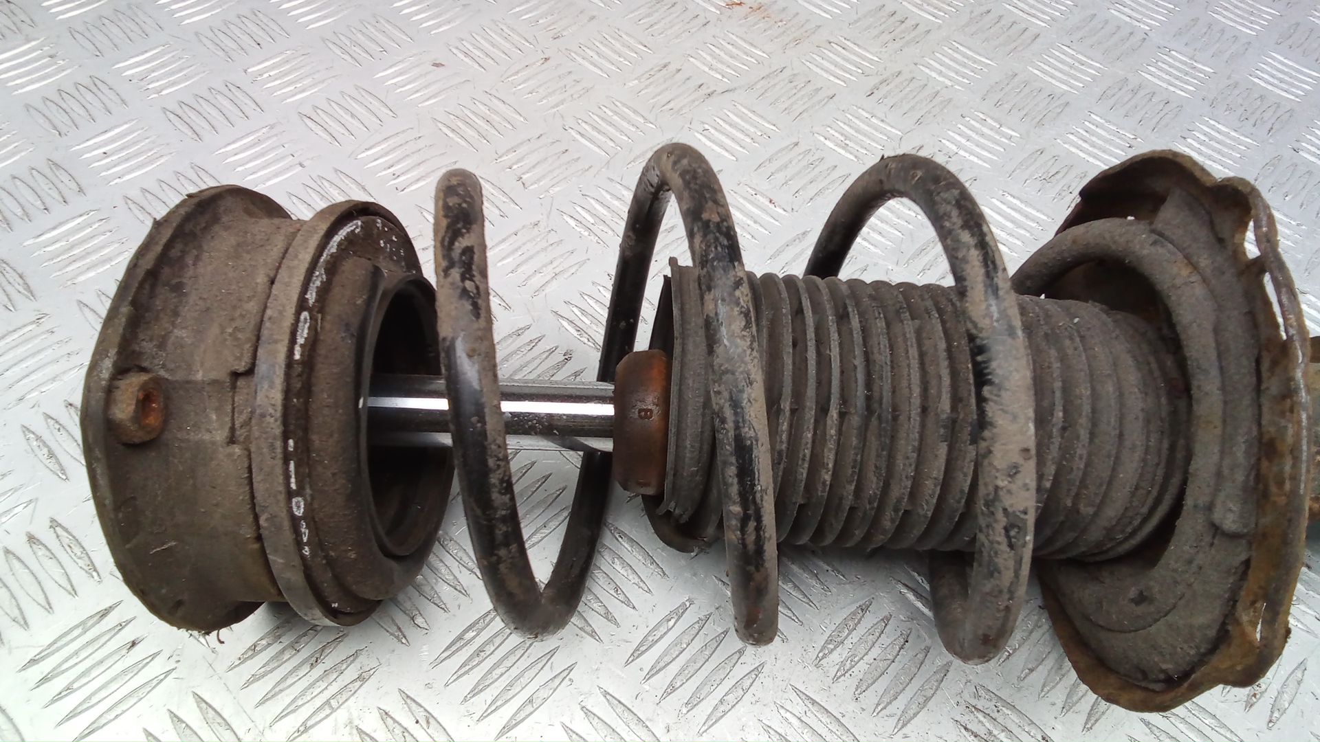 Амортизатор передний правый